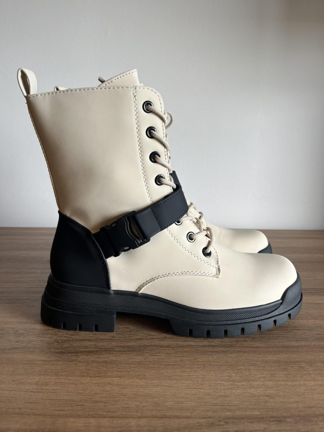 Bota Militar Feminina Matte