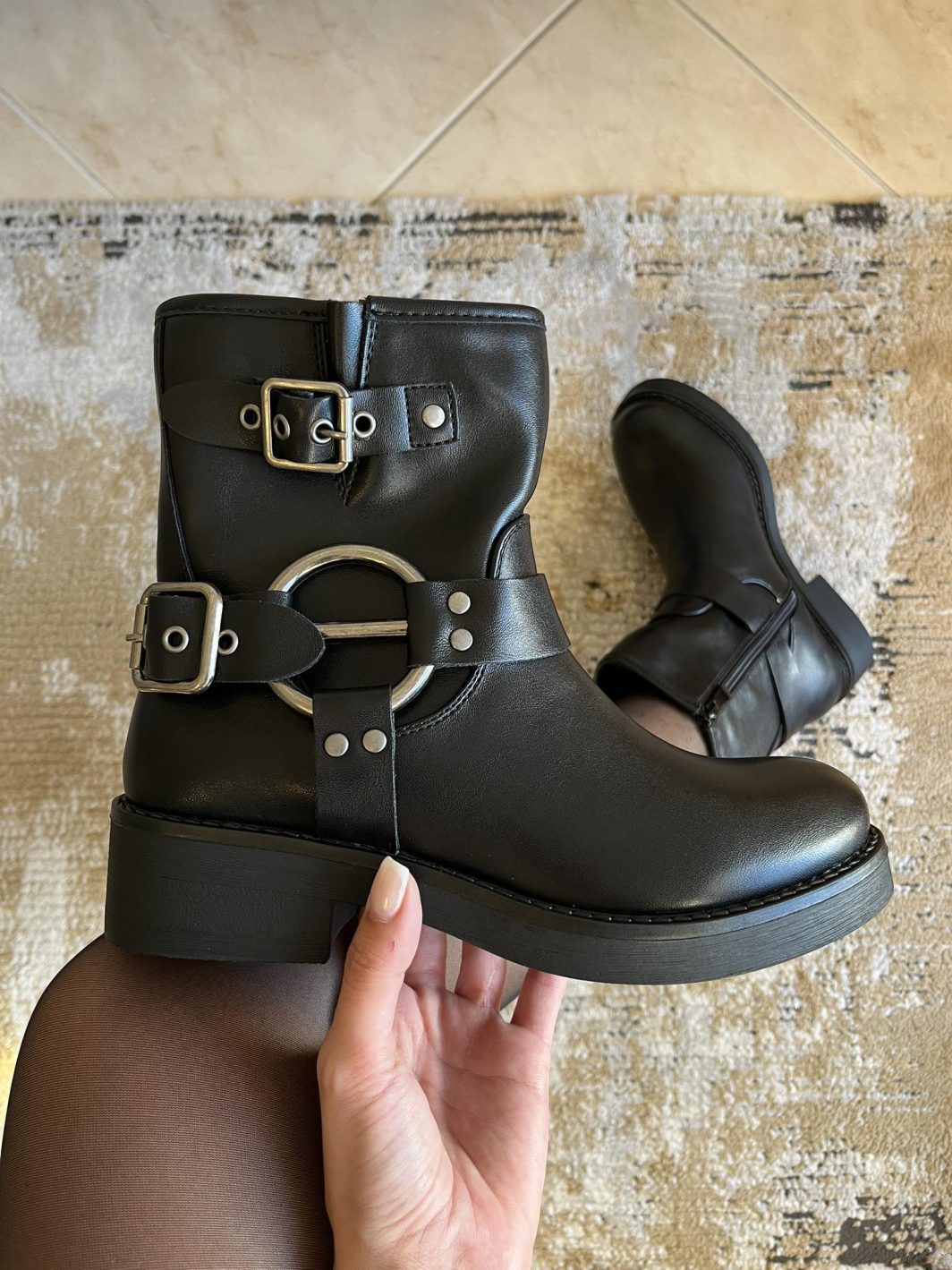 Bota Biker com fivelas