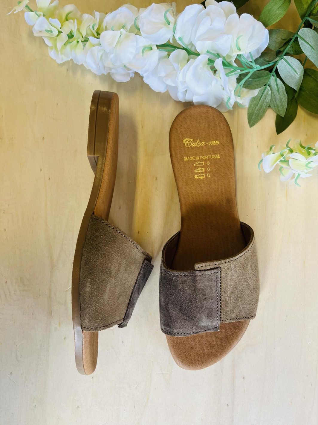 chinelo taupe