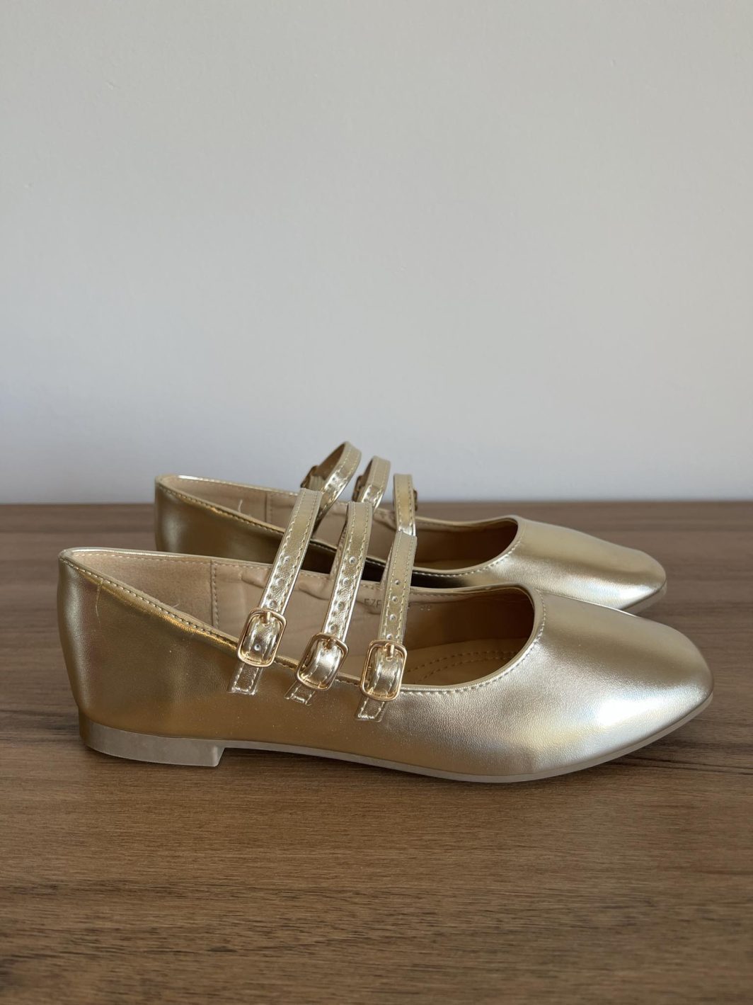 sapato raso dourado