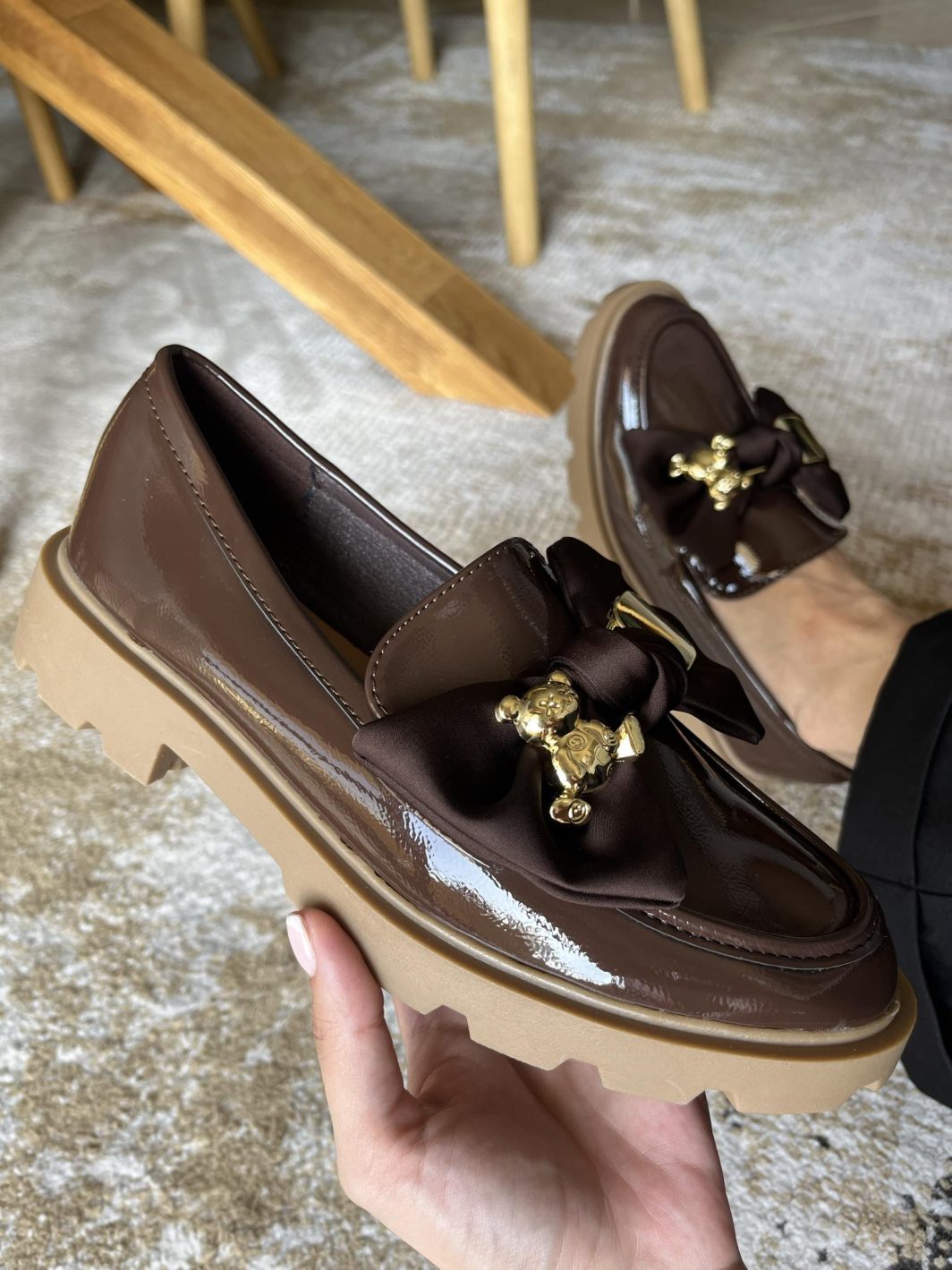 loafer teddy envernizado