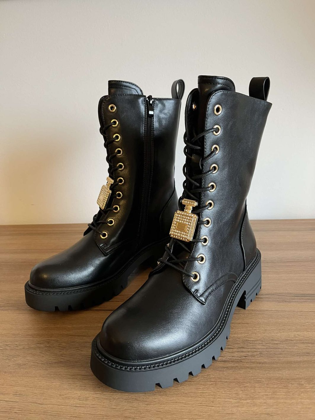 bota estilo militar preta