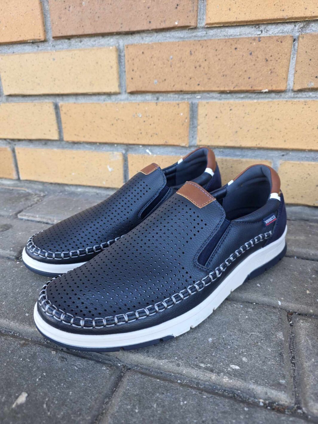 Sapato furado com elásticos Azul