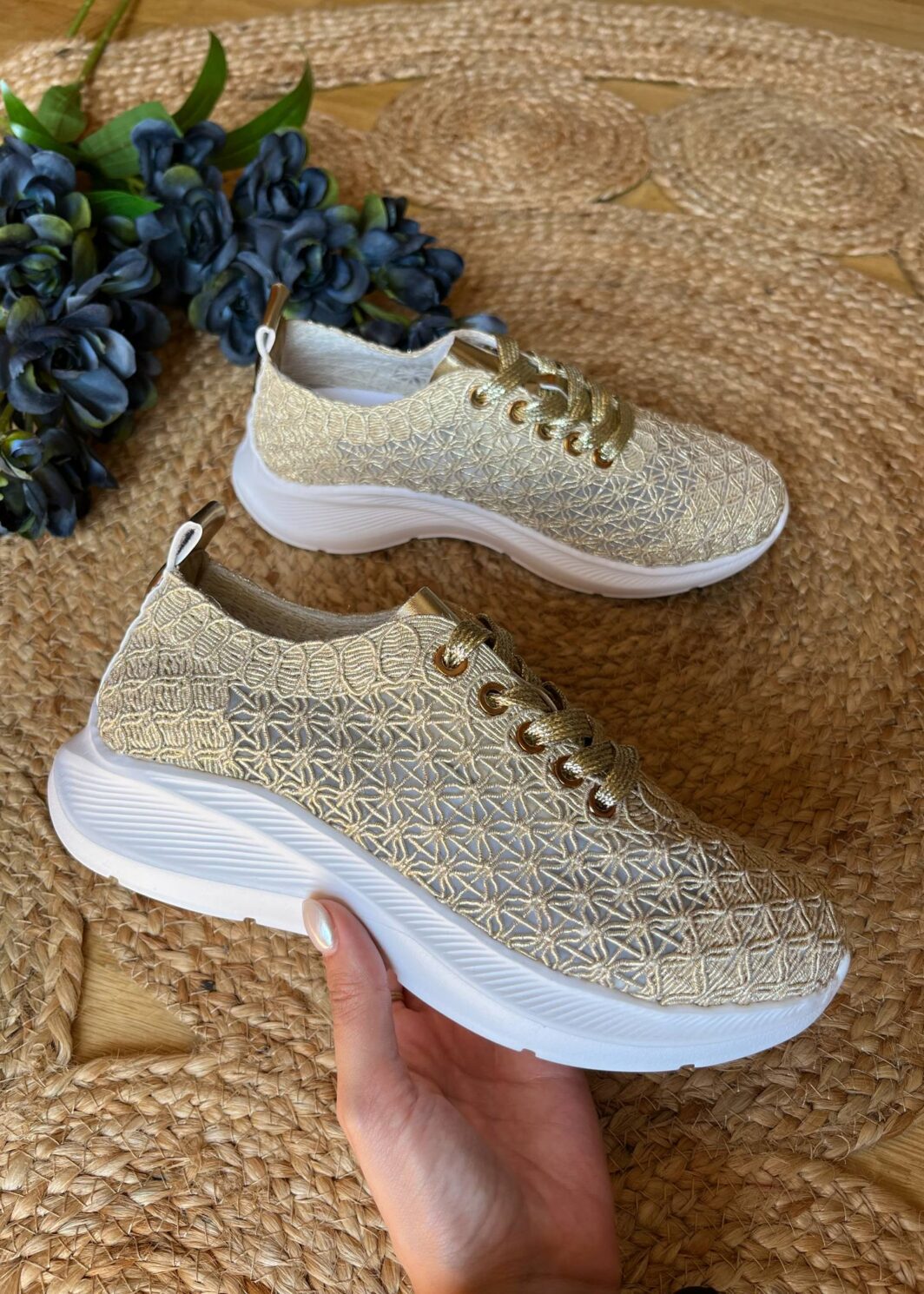 Sapatilha tipo macramê - dourado