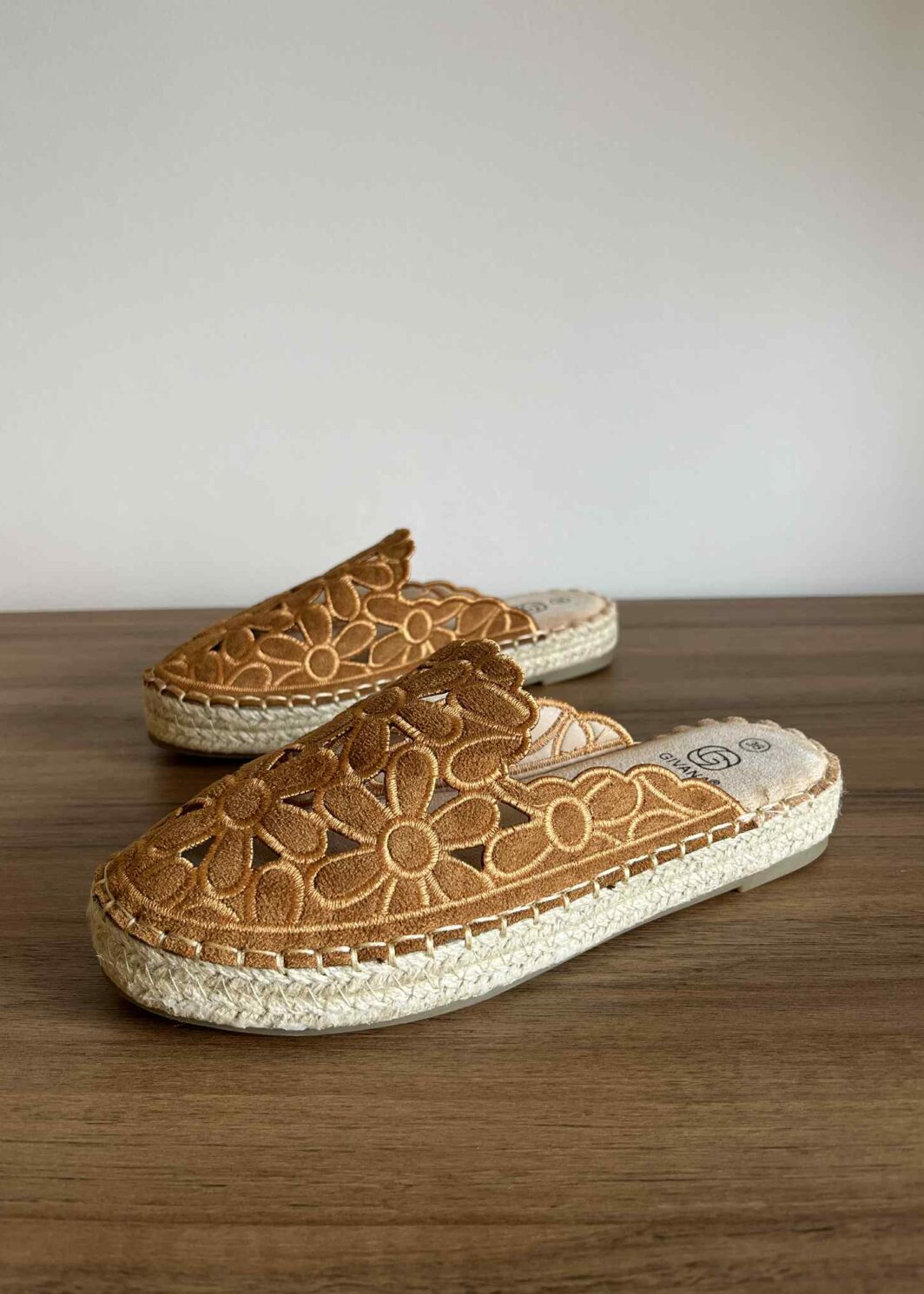 Mules floridas furadas - camel