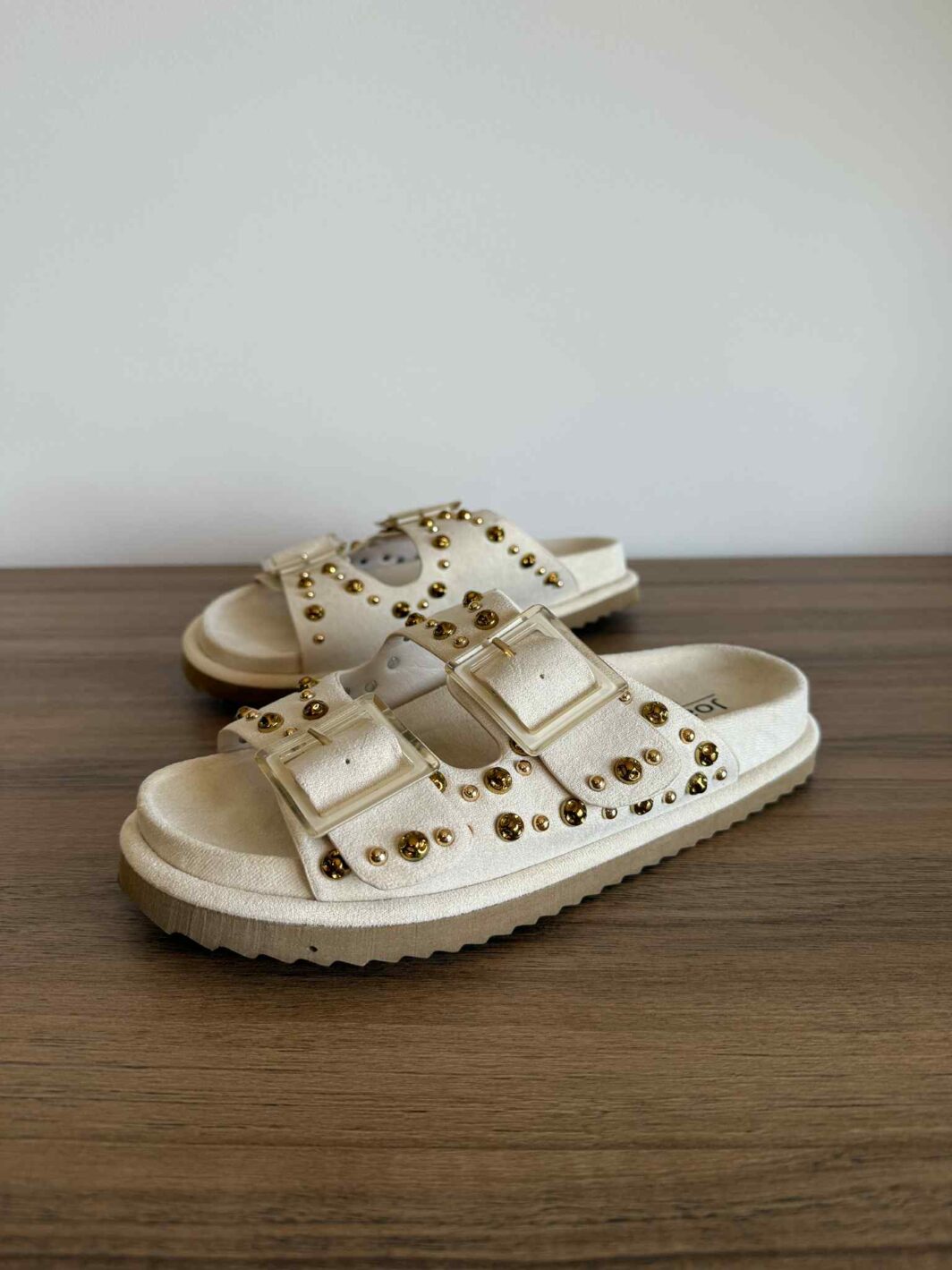 Chinelo Soft com Tachas - Bege