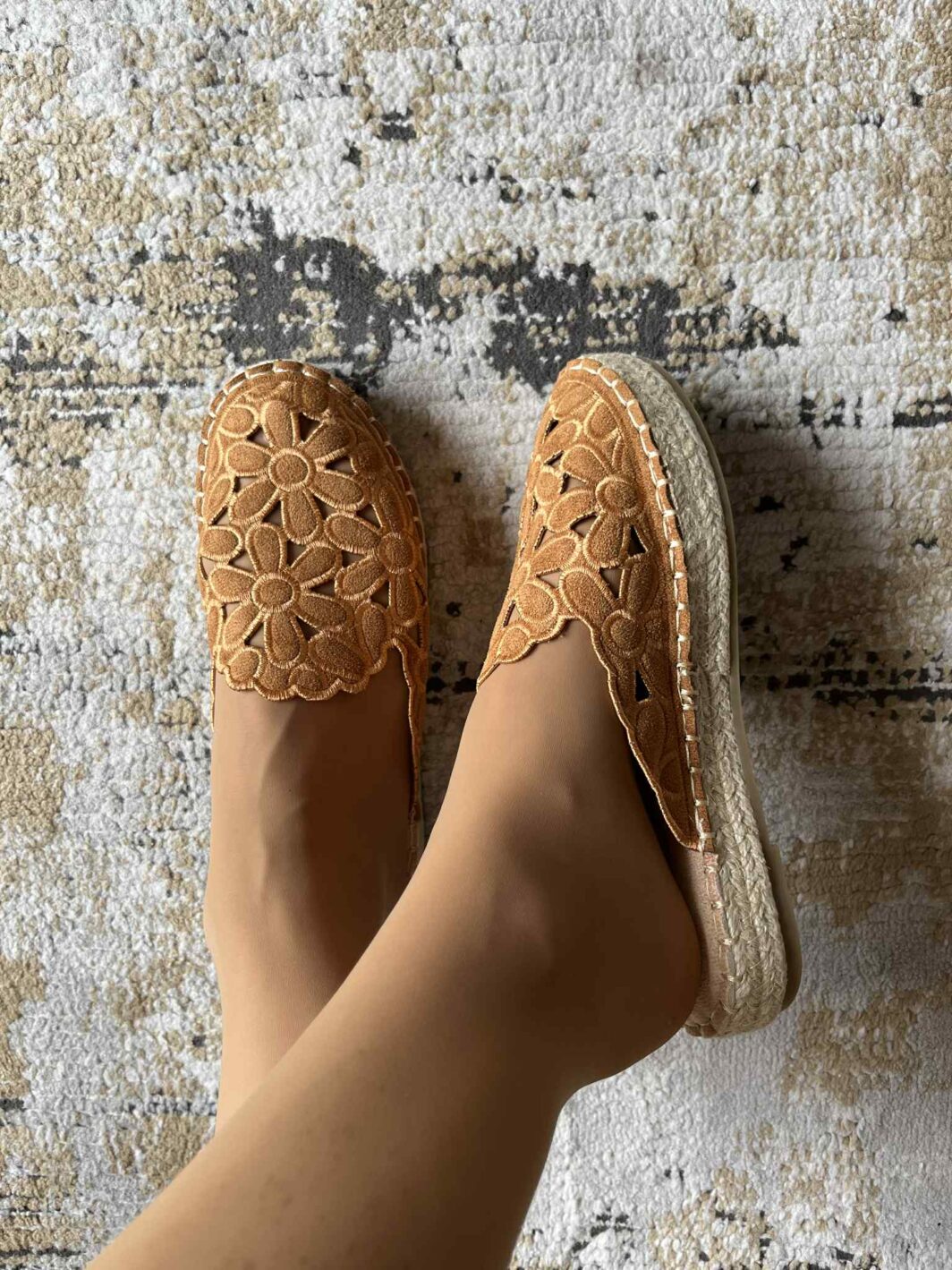 Mules floridas furadas - camel