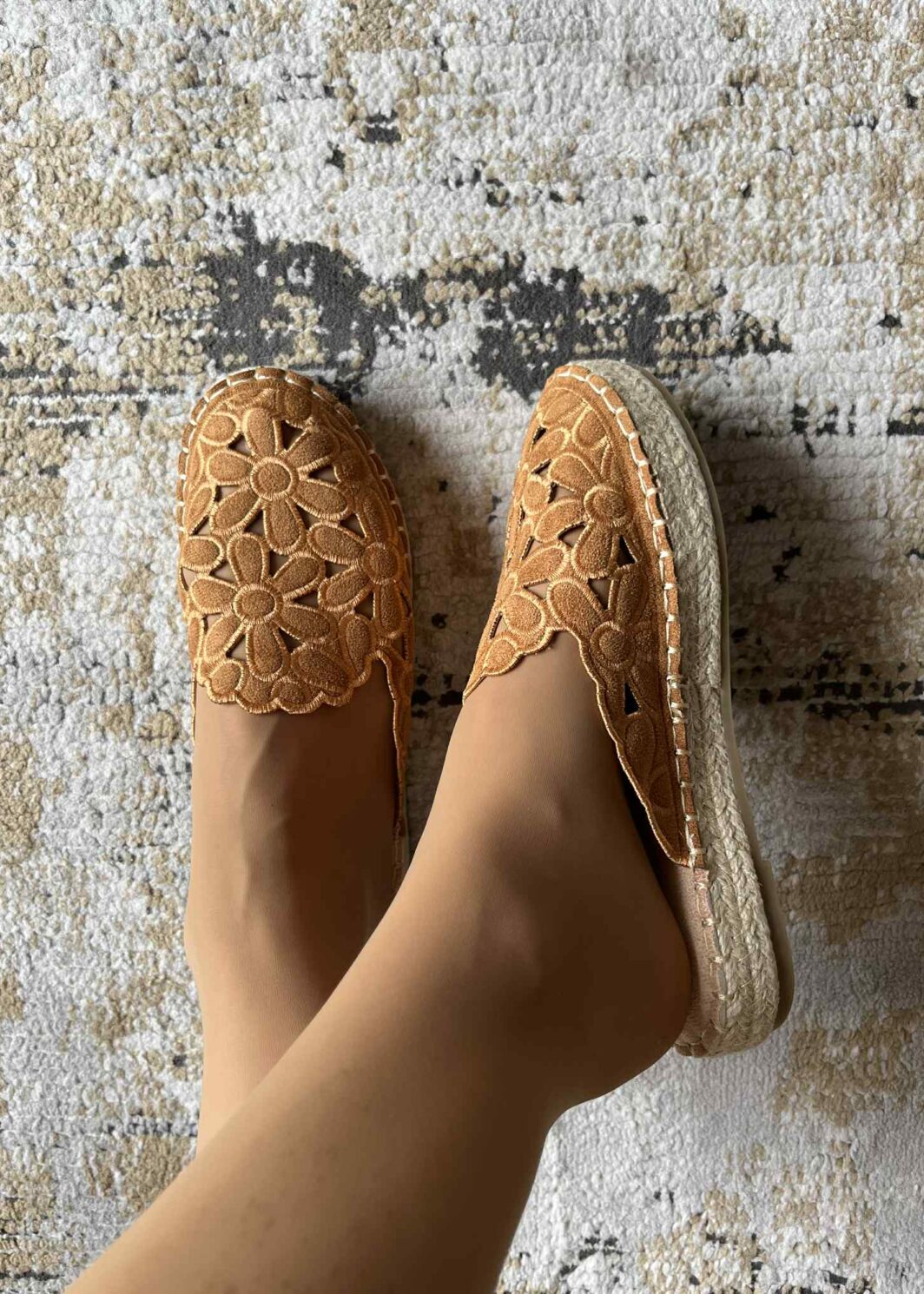 Mules floridas furadas - camel