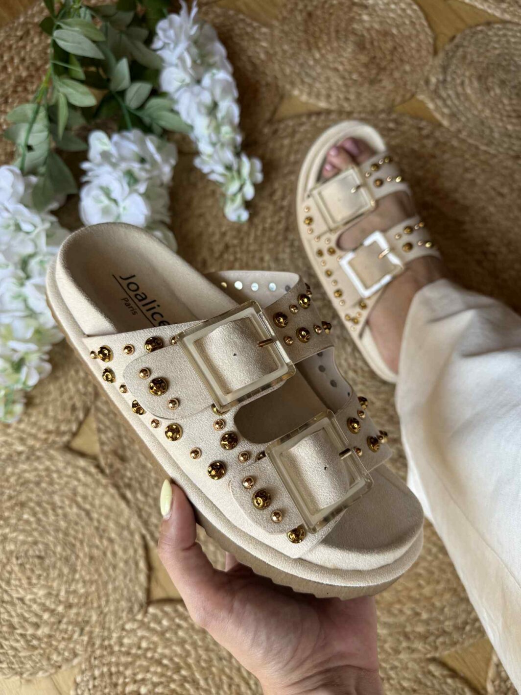Chinelo Soft com Tachas - Bege
