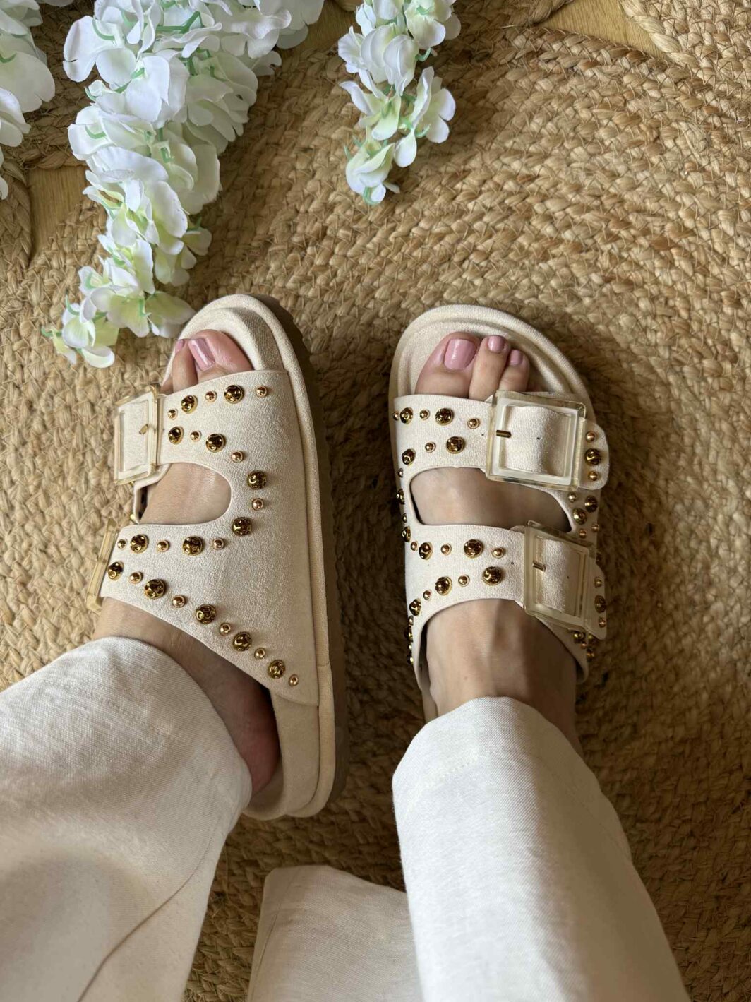 Chinelo Soft com Tachas - Bege