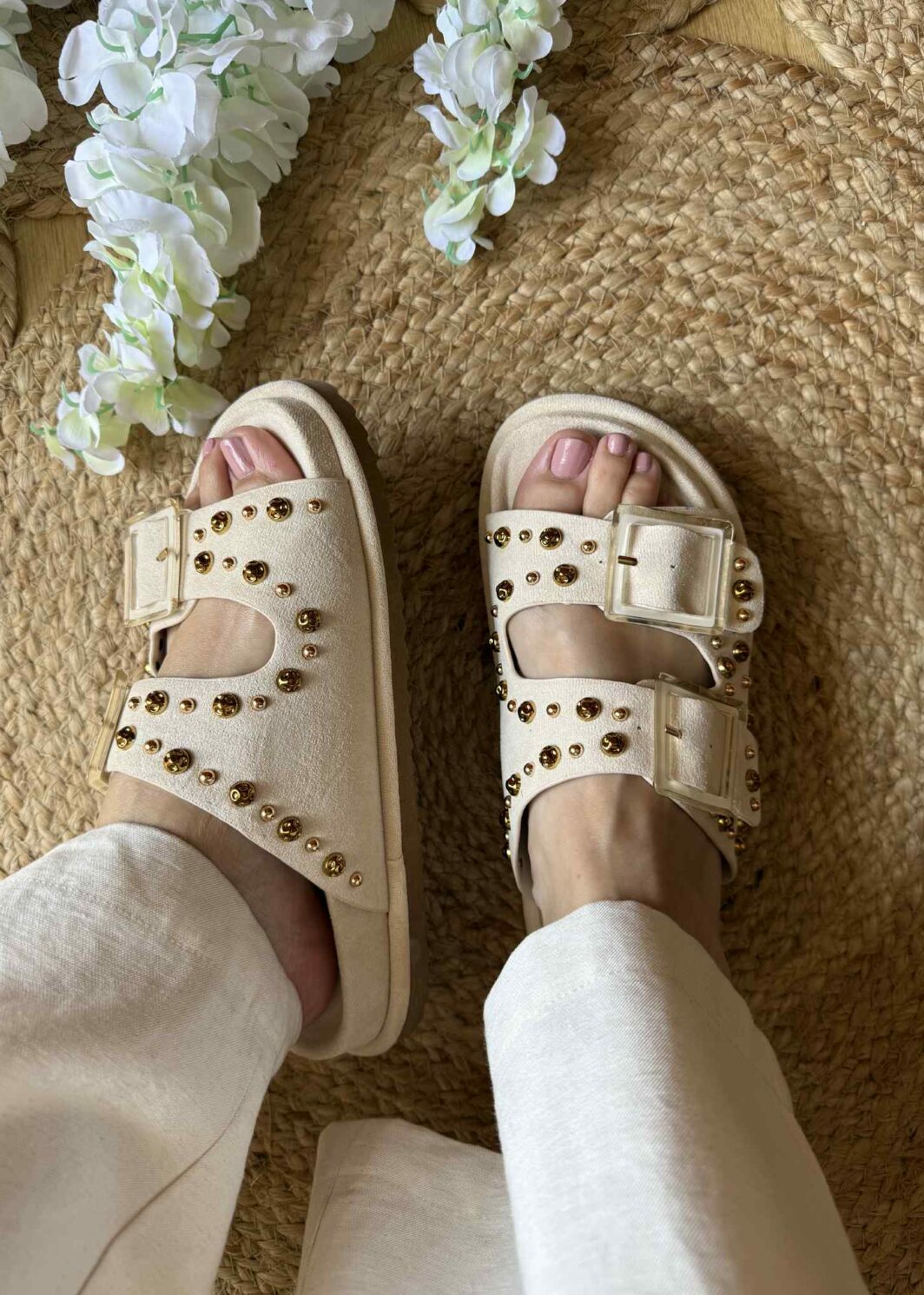 Chinelo Soft com Tachas - Bege