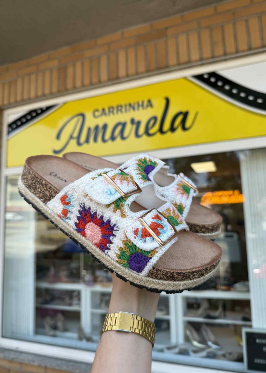Chinelo Bordado Florido - Branco