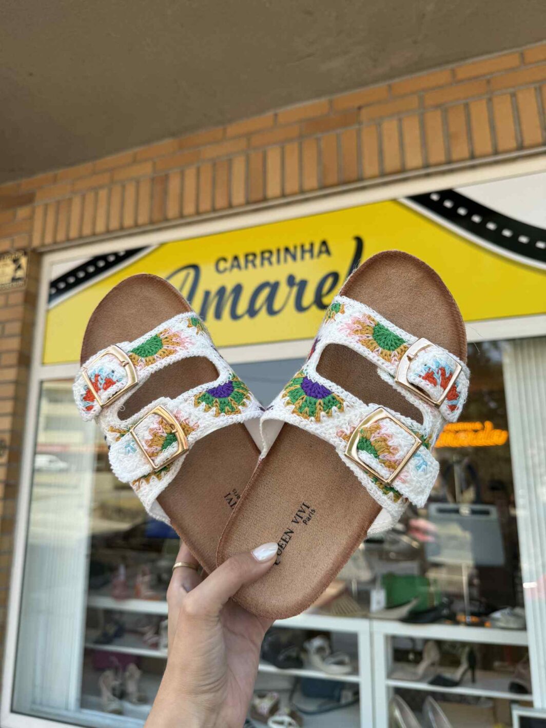 Chinelo Bordado Florido - Branco