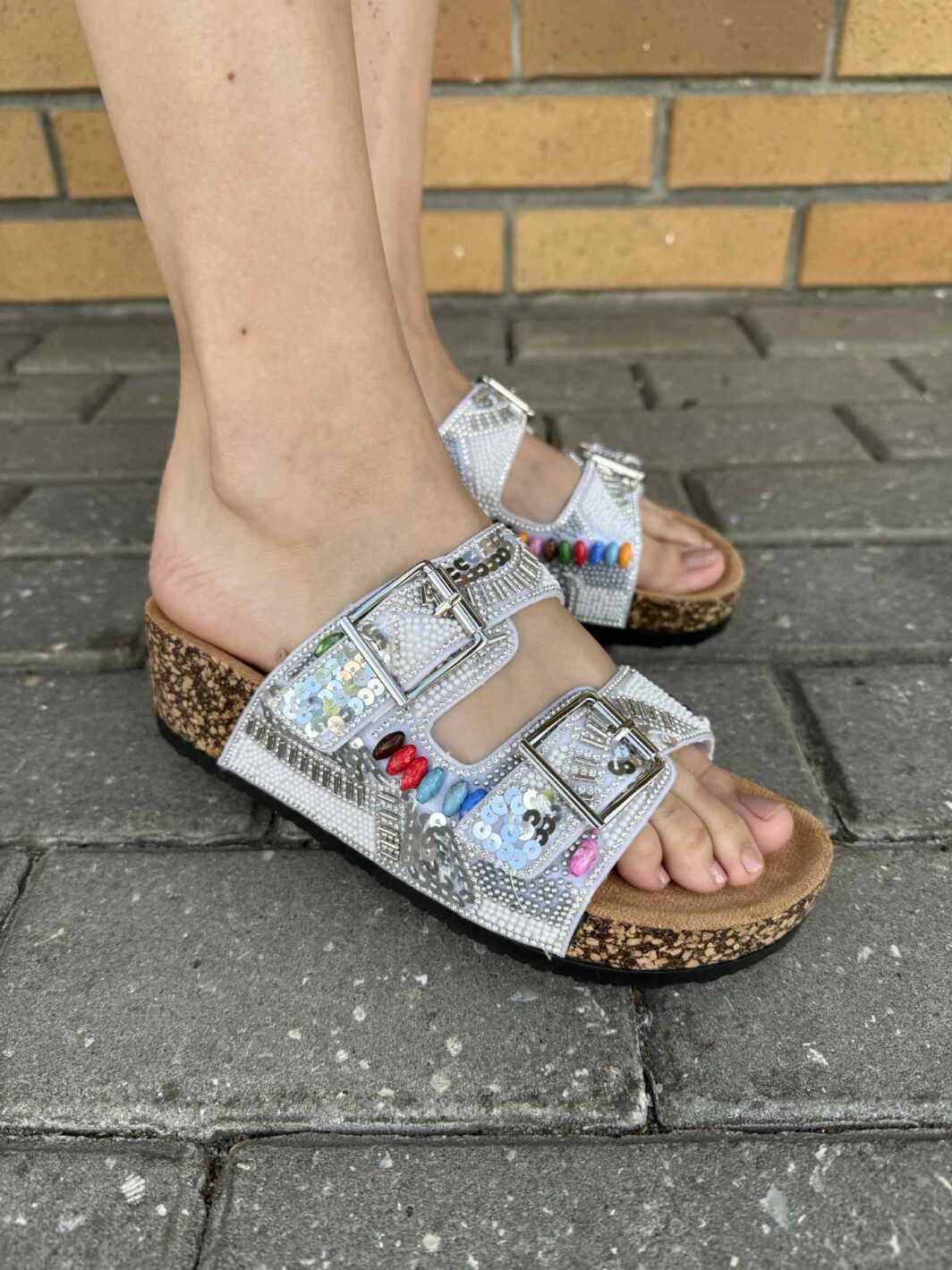 Chinelo de cunha com missangas - branco