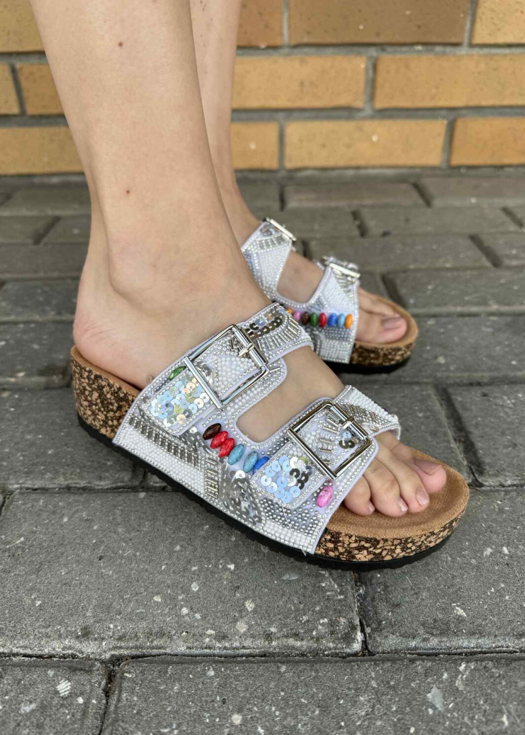 Chinelo de cunha com missangas - branco