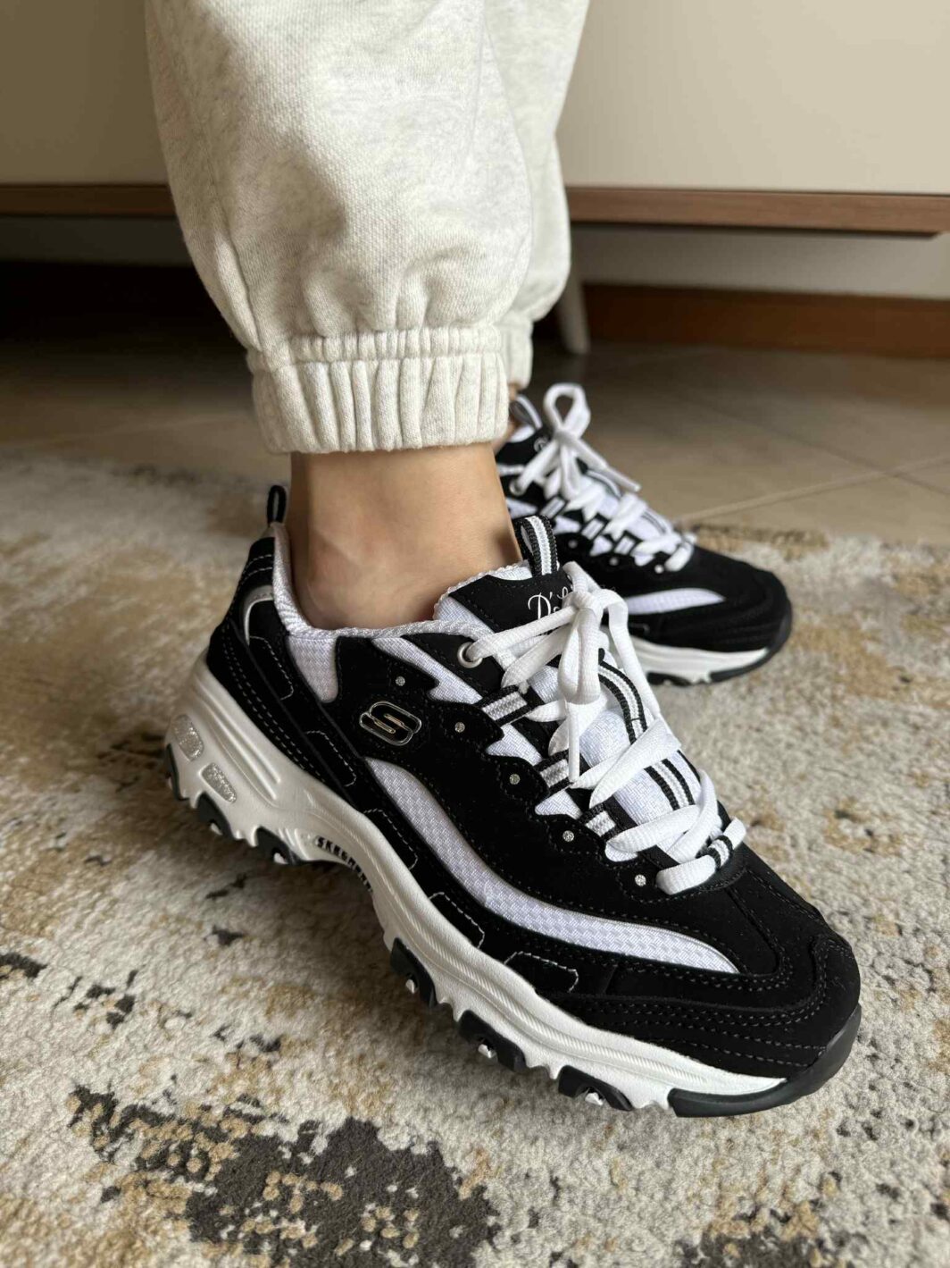 Skechers D'Lites Preto
