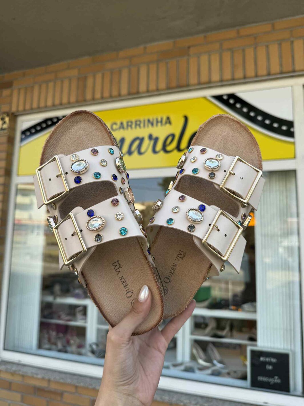 Chinelo Fivelas Rhinestones - Bege