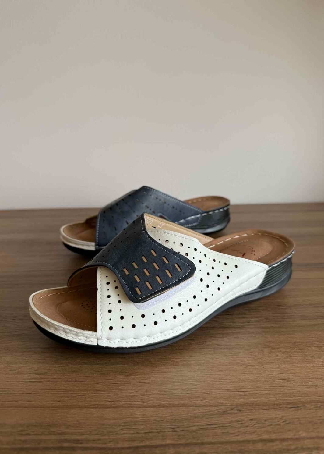 Chinelo com velcro - azul