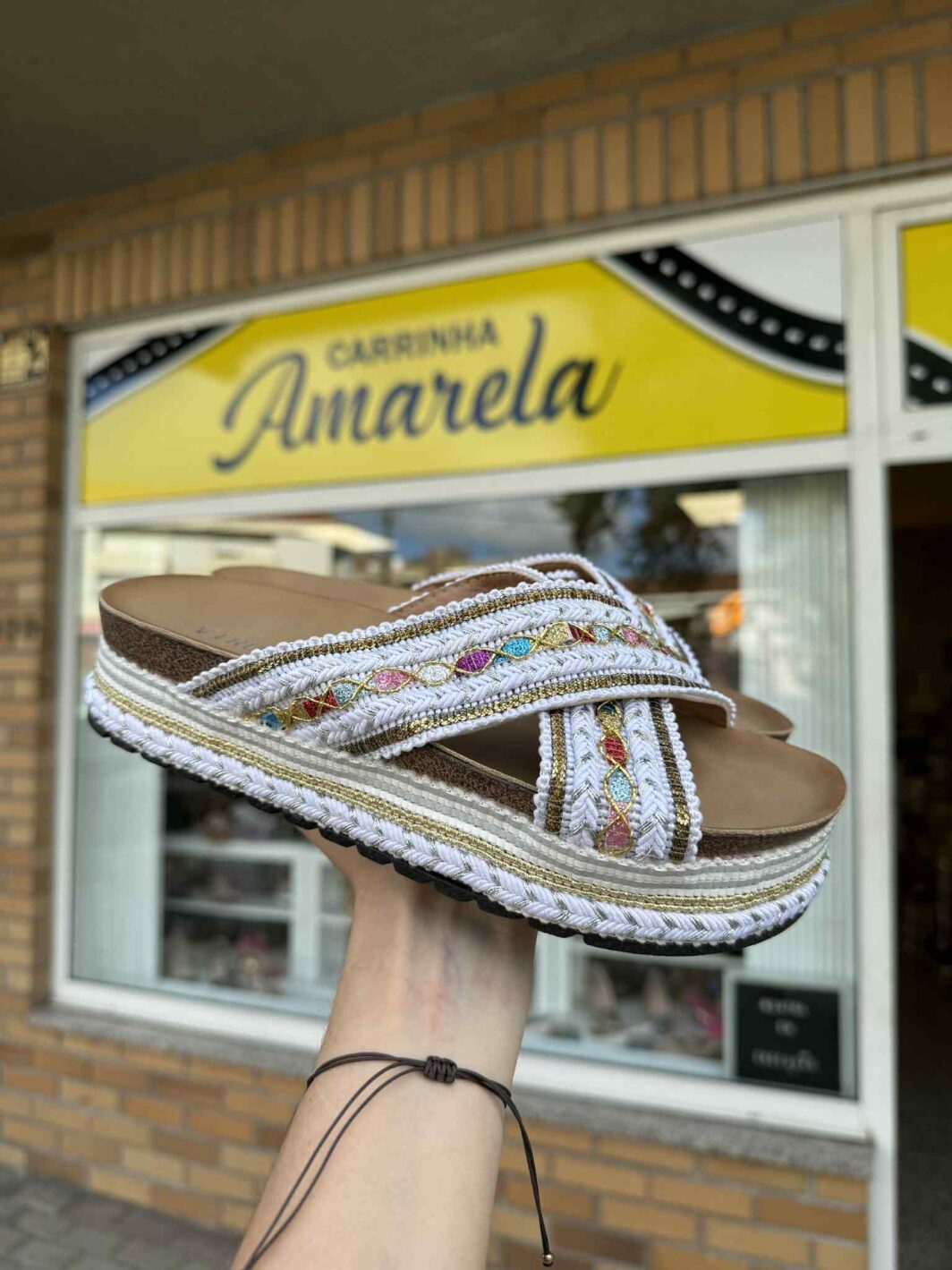Chinelo plataforma tiras cruzadas - Branco