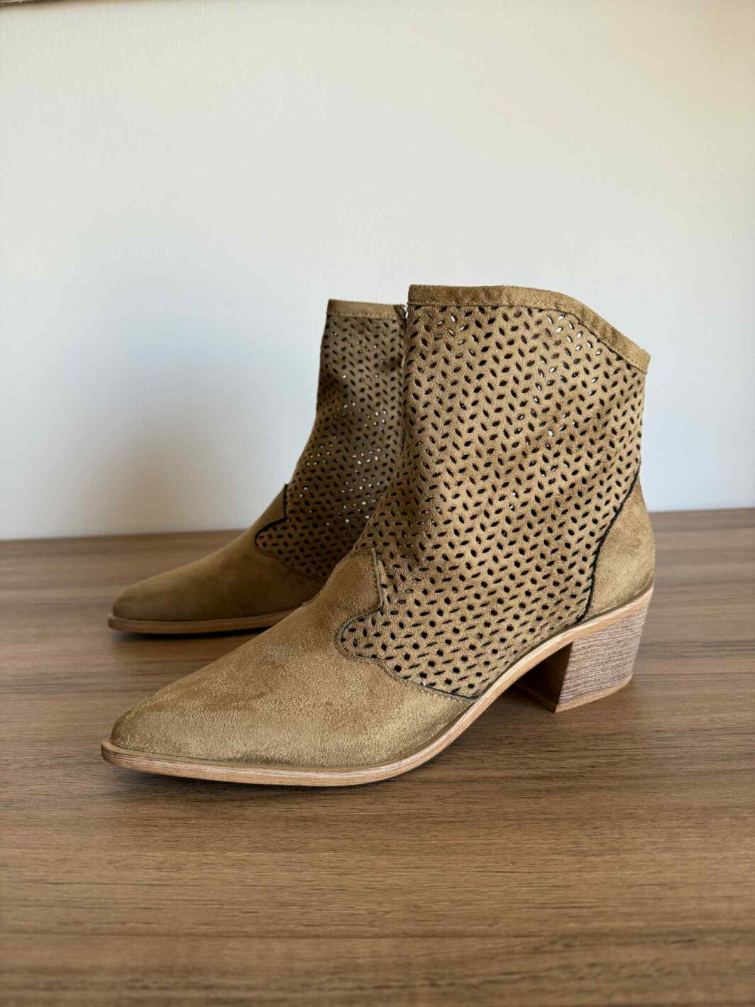 Botim Corina Furado Camel