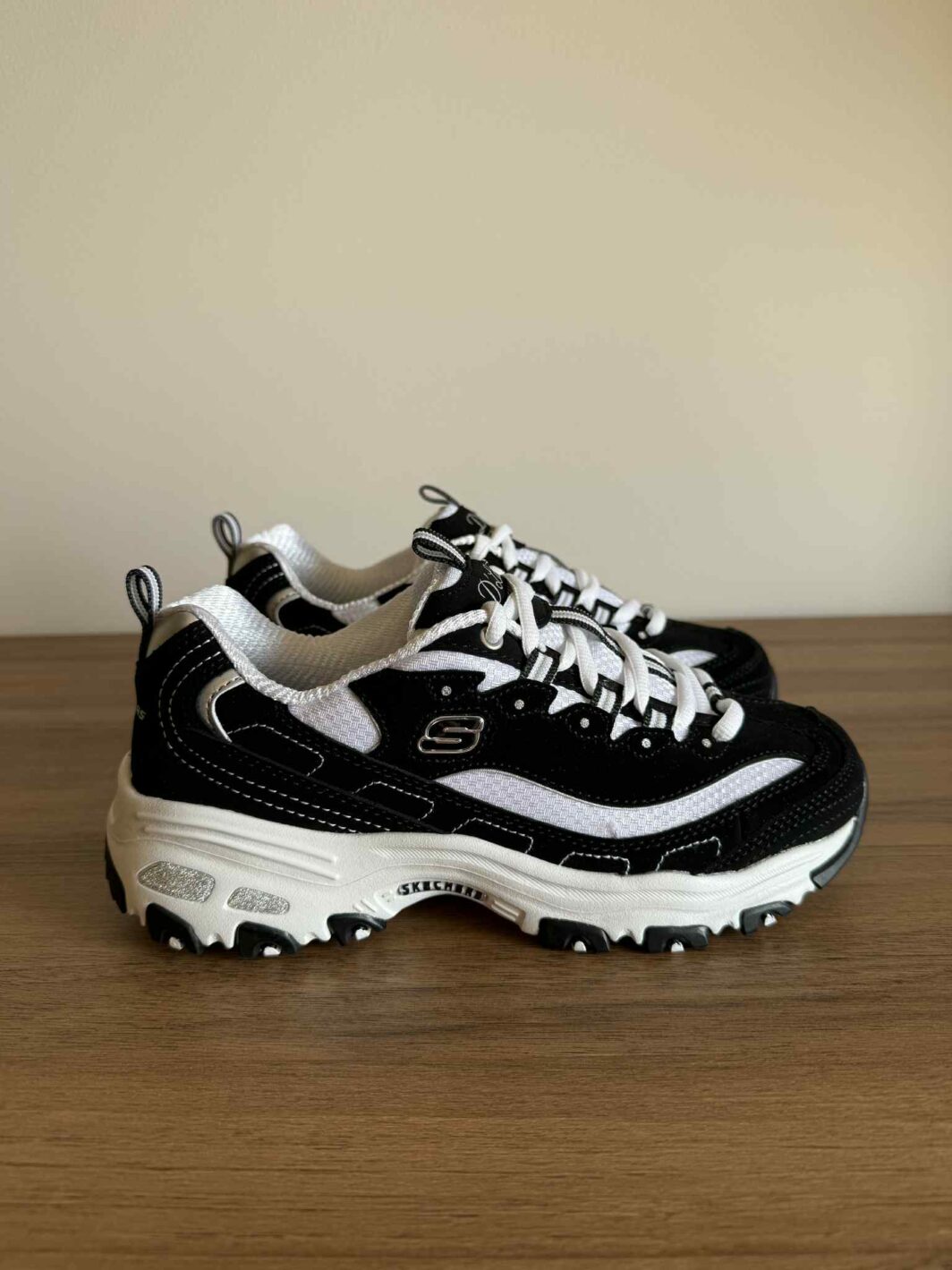 Skechers D'Lites Preto