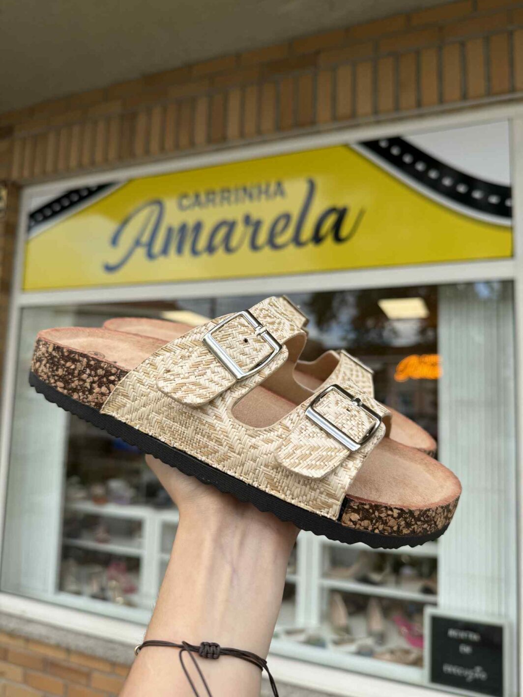 Chinelo Fivelas Ráfia - Bege