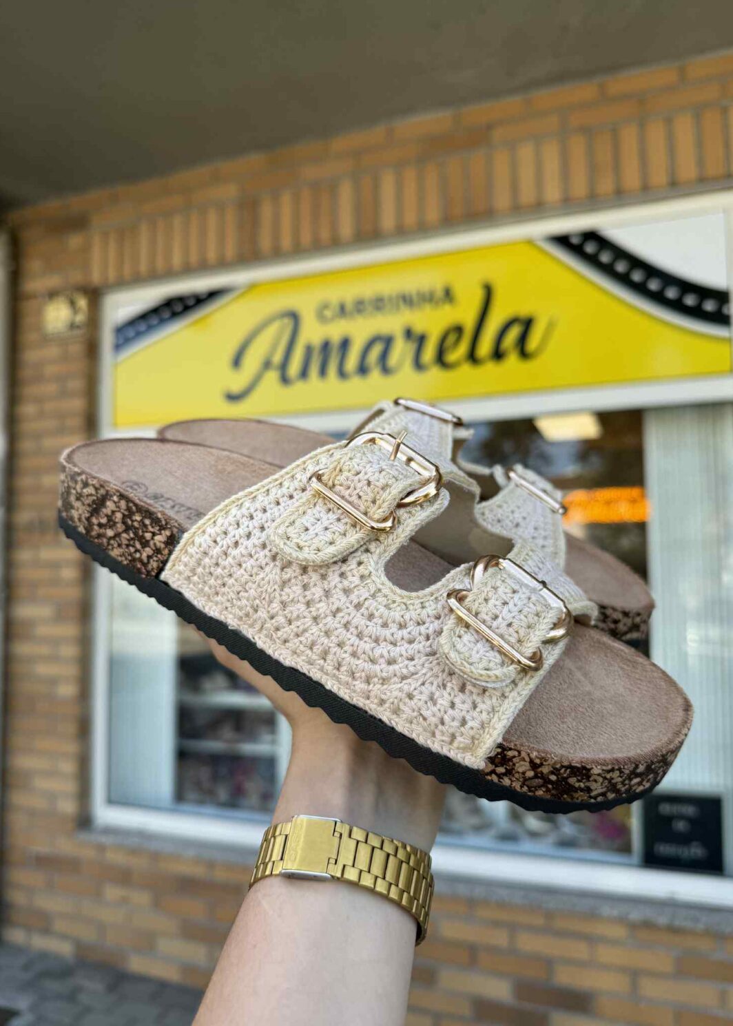 Chinelo Crochê Fivelas - Bege