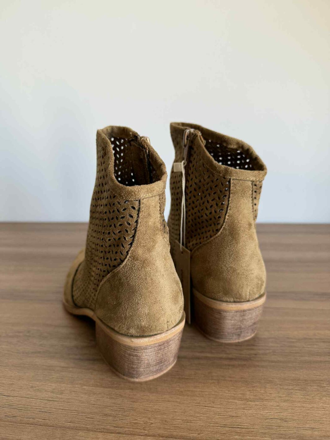 Botim Corina Furado Camel