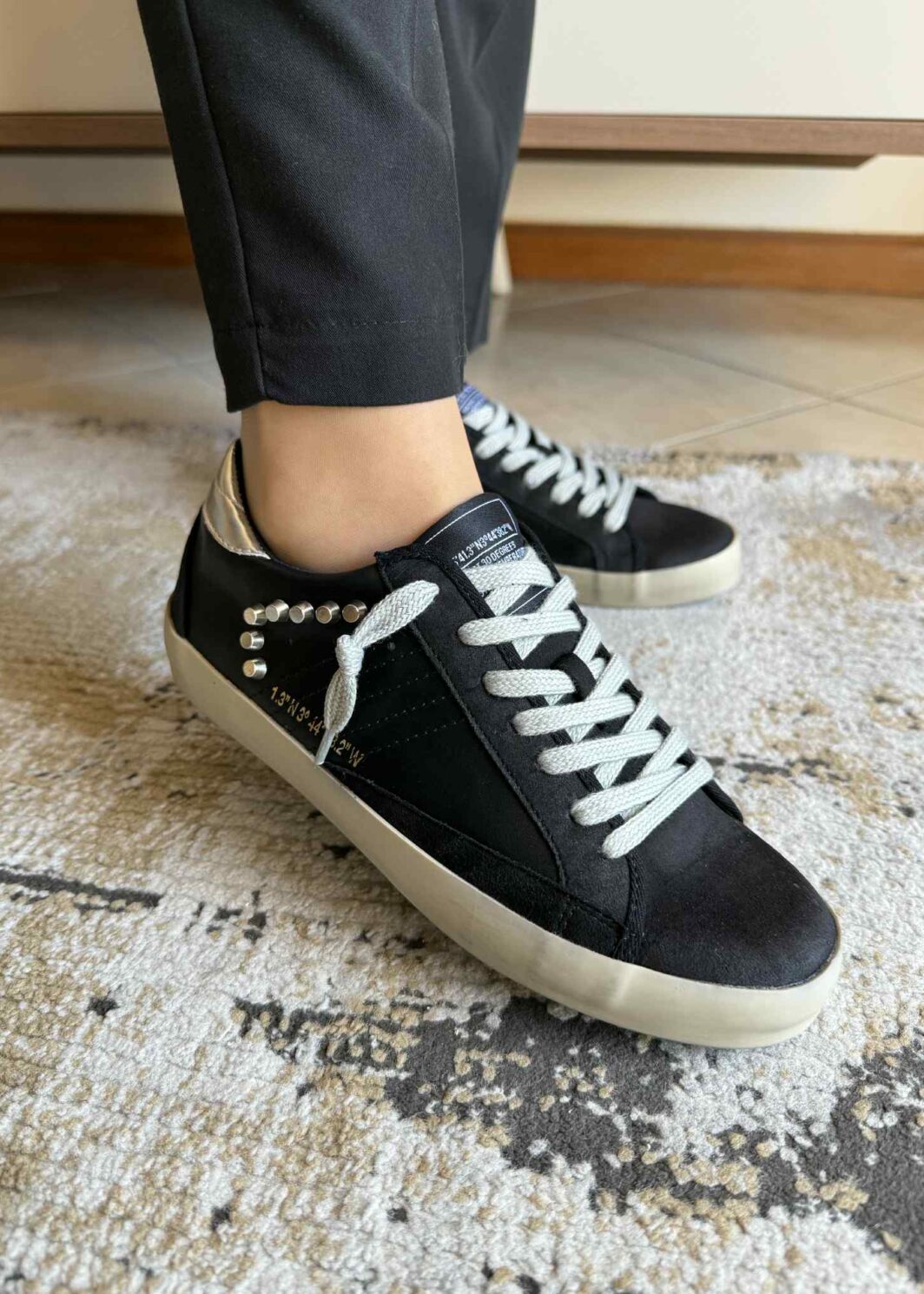 Sapatilha Corina Tachas - Preto