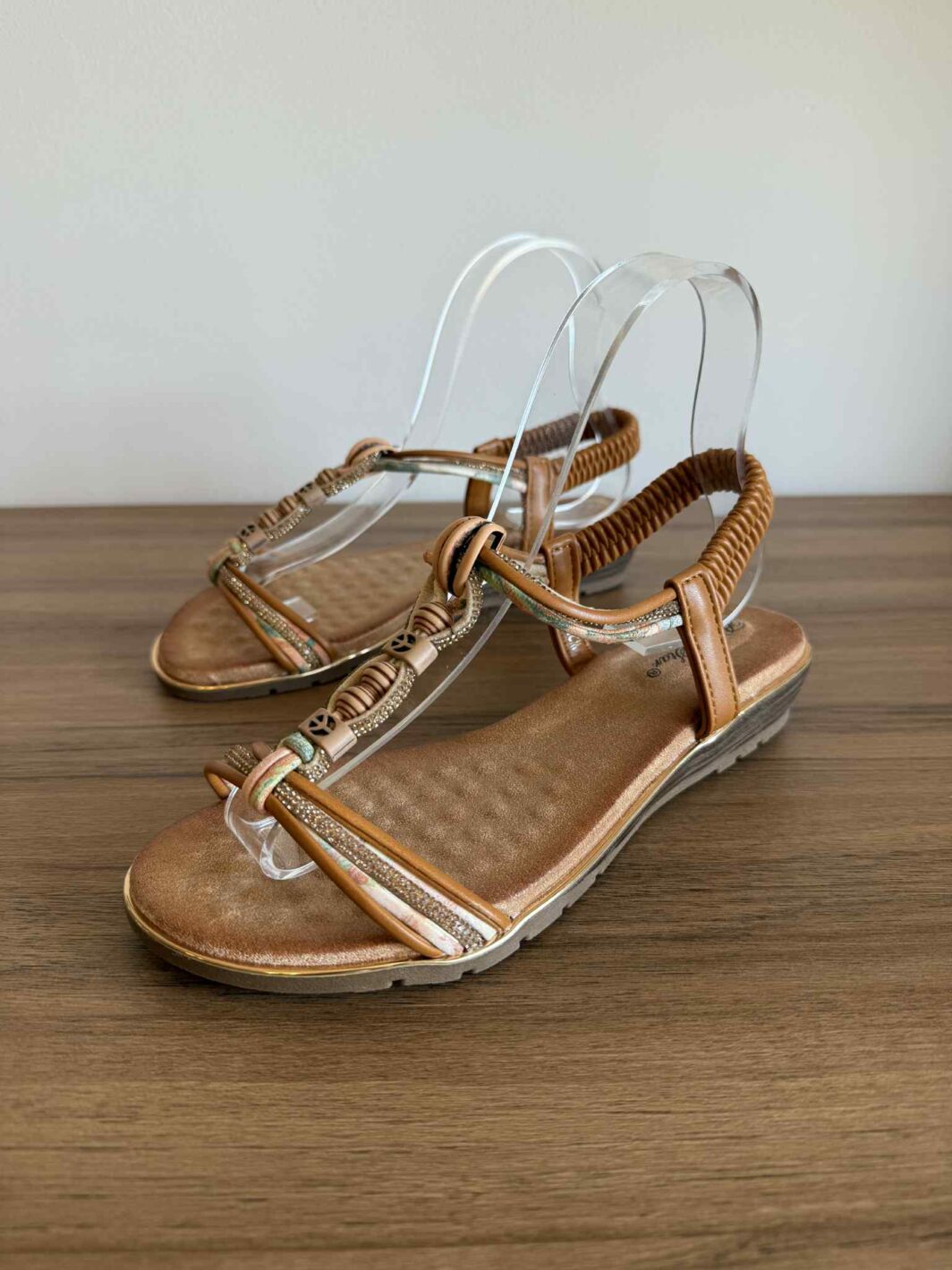 Sandália almofadada missangas - Camel