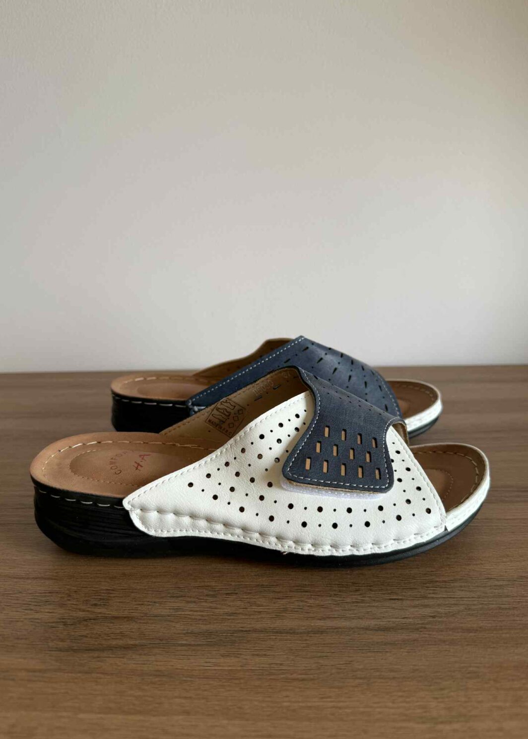 Chinelo com velcro - azul