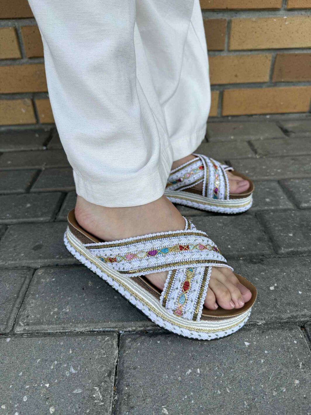 Chinelo plataforma tiras cruzadas - Branco