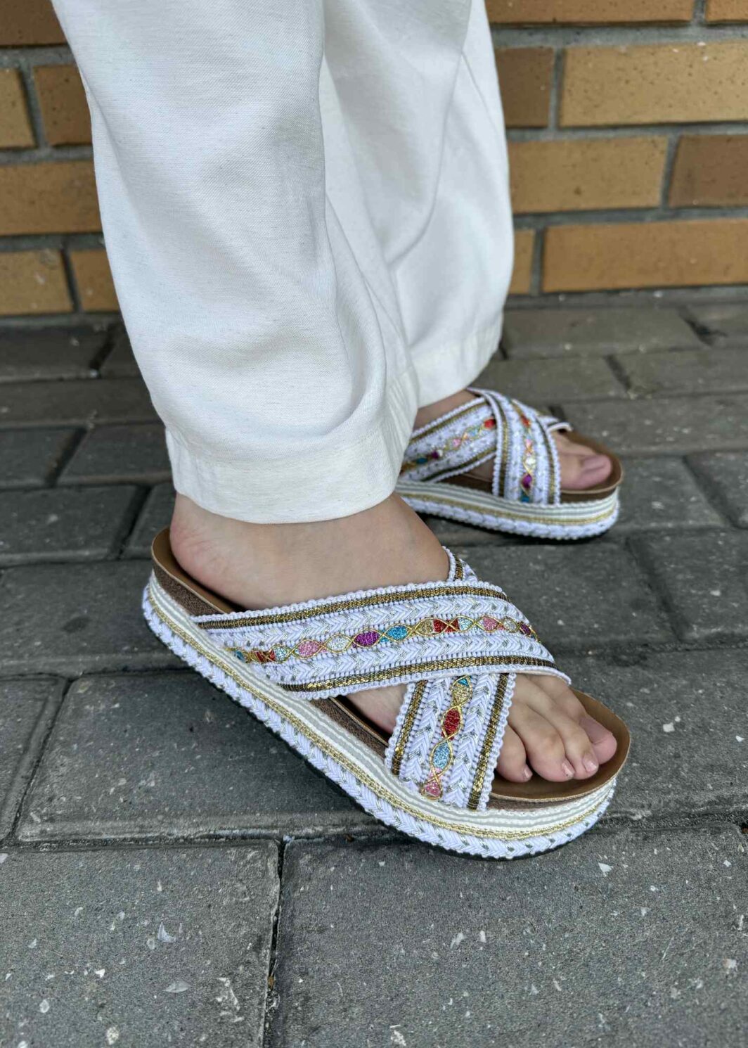 Chinelo plataforma tiras cruzadas - Branco