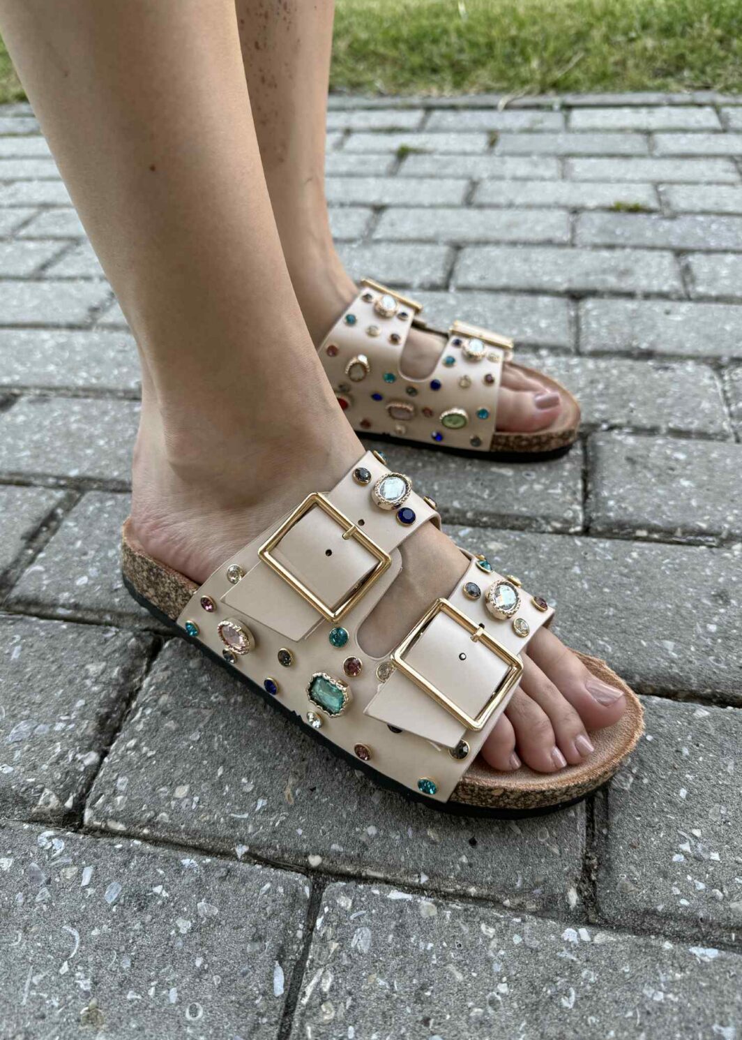 Chinelo Fivelas Rhinestones - Bege