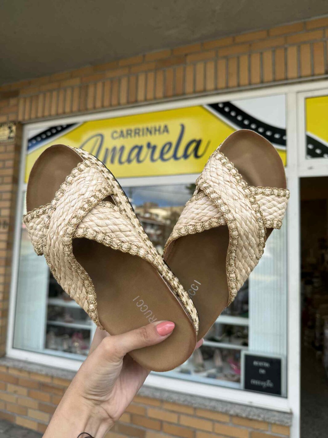 Chinelo plataforma tiras cruzadas - Bege