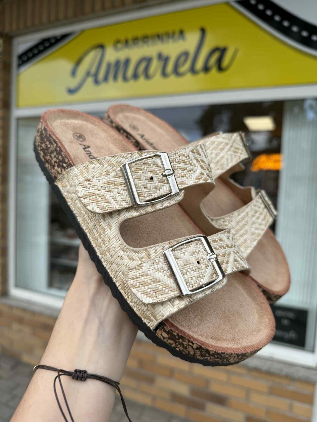 Chinelo Fivelas Ráfia - Bege