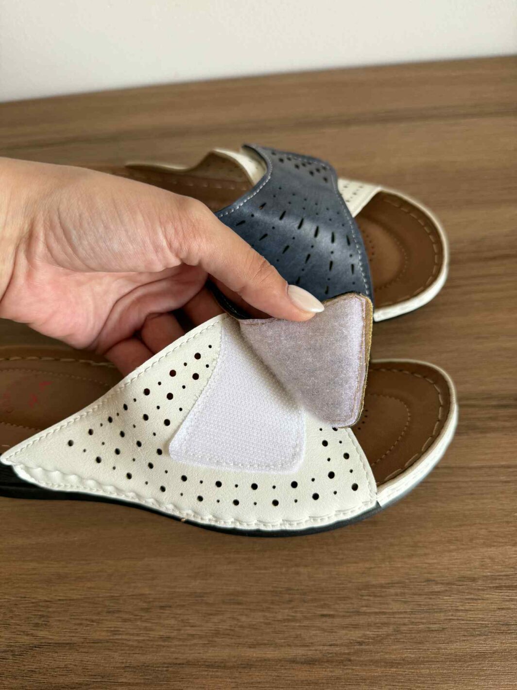 Chinelo com velcro - azul