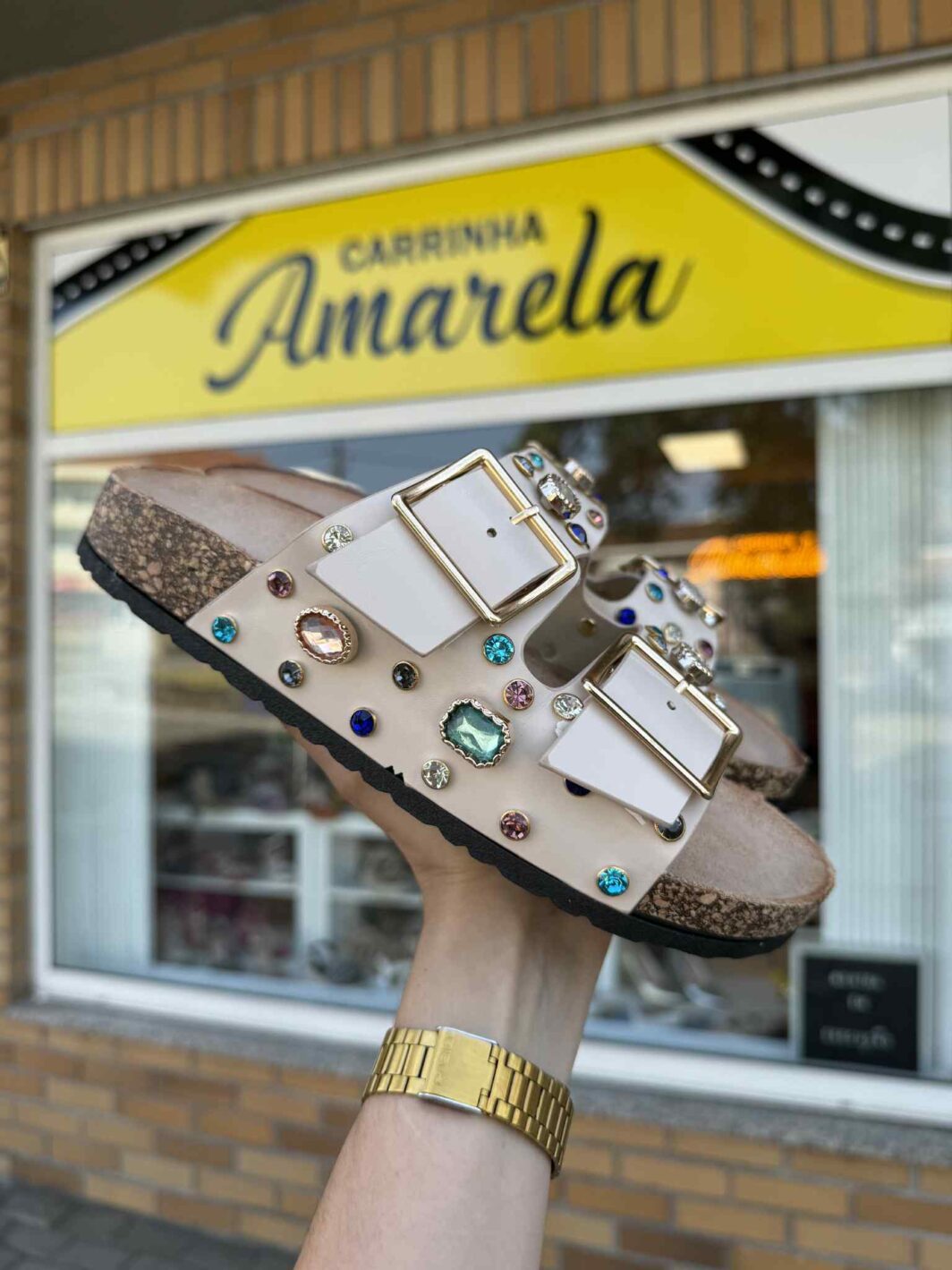 Chinelo Fivelas Rhinestones - Bege