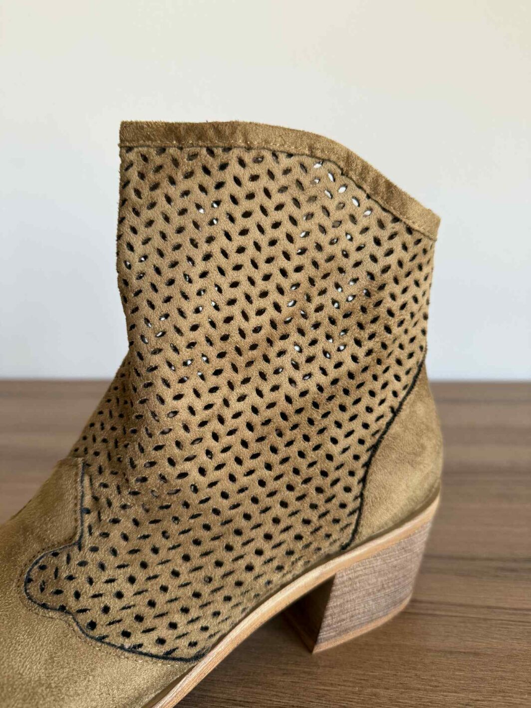 Botim Corina Furado Camel