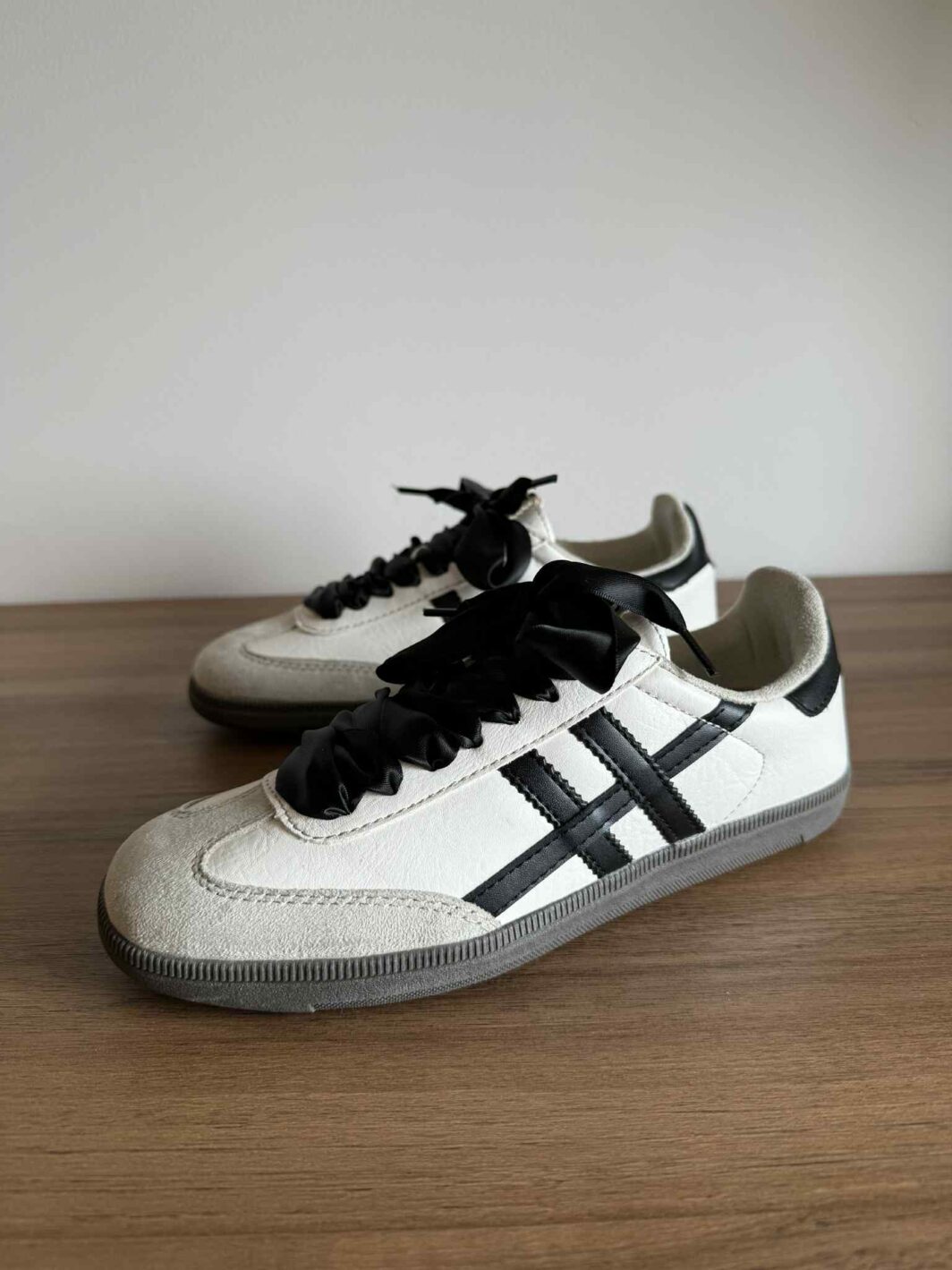 Ténis Corina Satin White&Black