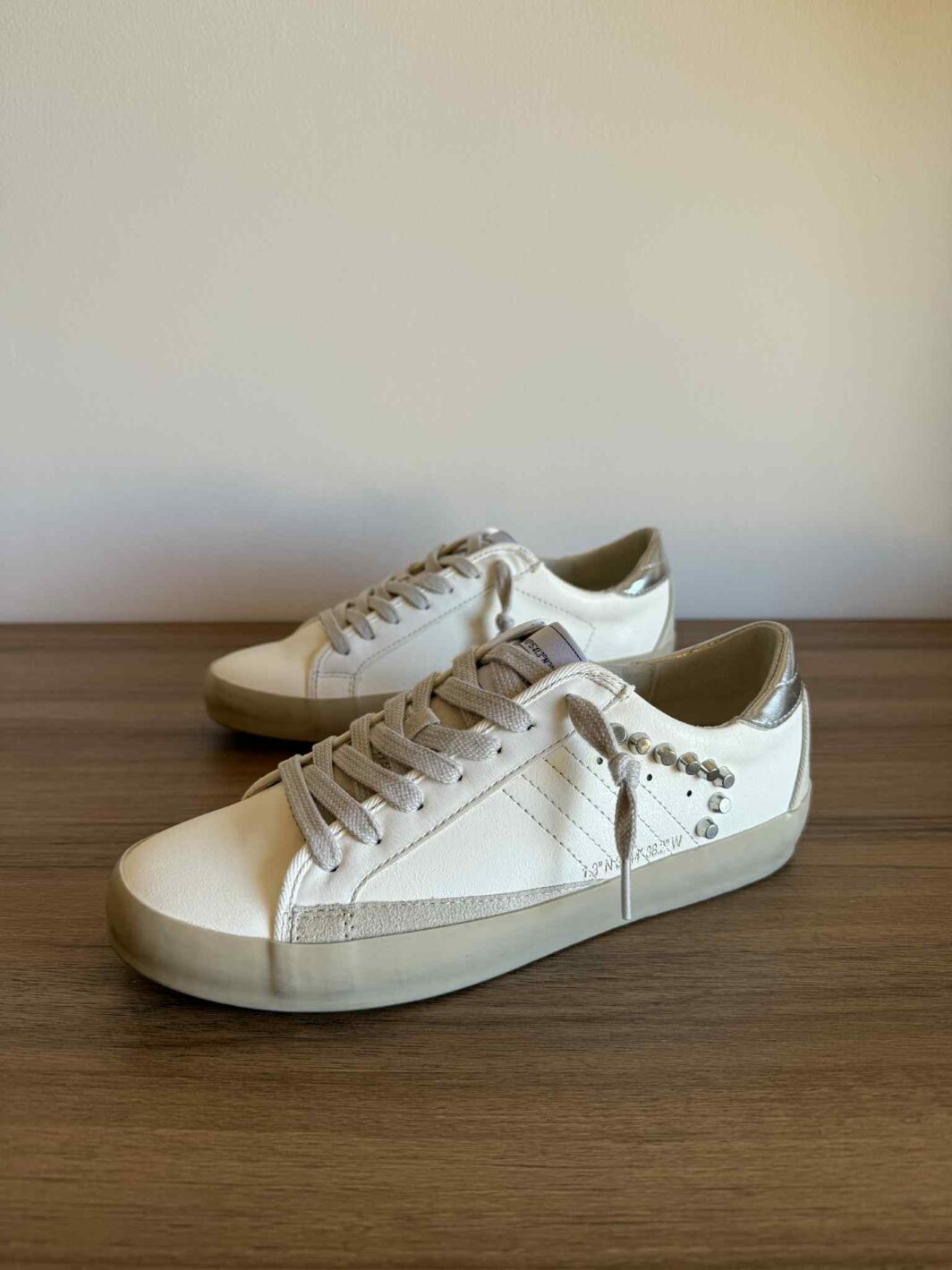 Sapatilha Corina Tachas - Branco