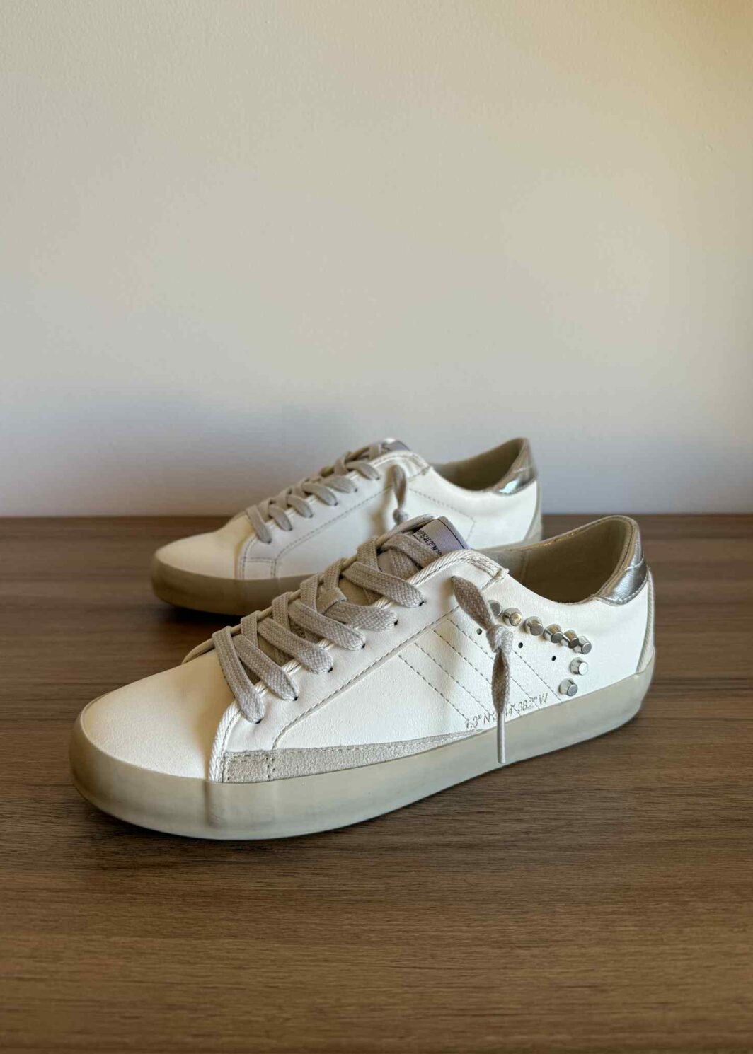 Sapatilha Corina Tachas - Branco