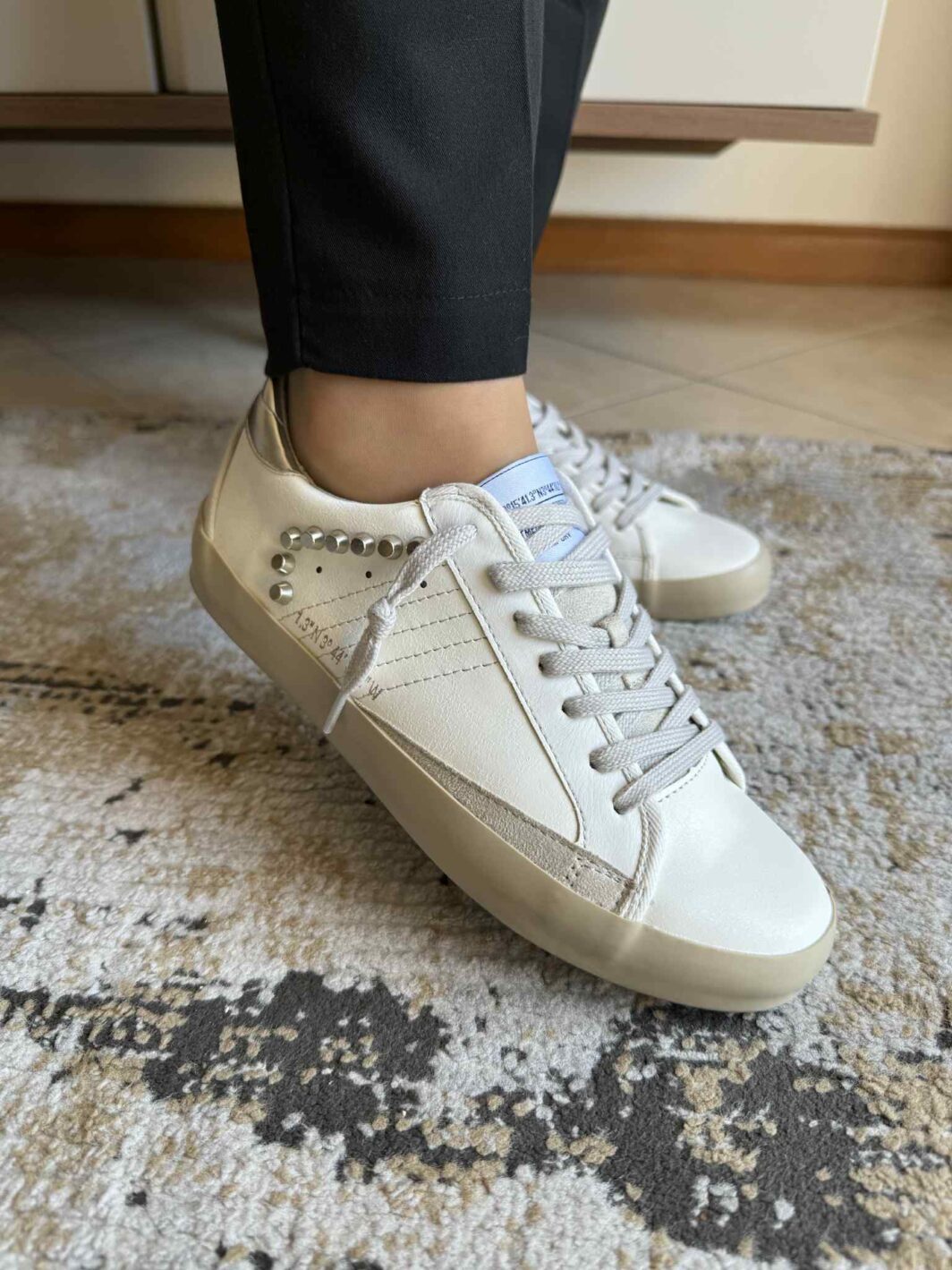 Sapatilha Corina Tachas - Branco