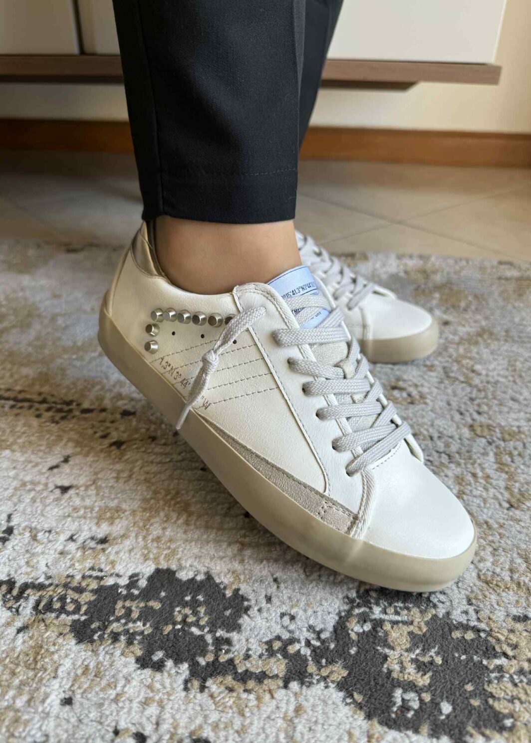 Sapatilha Corina Tachas - Branco