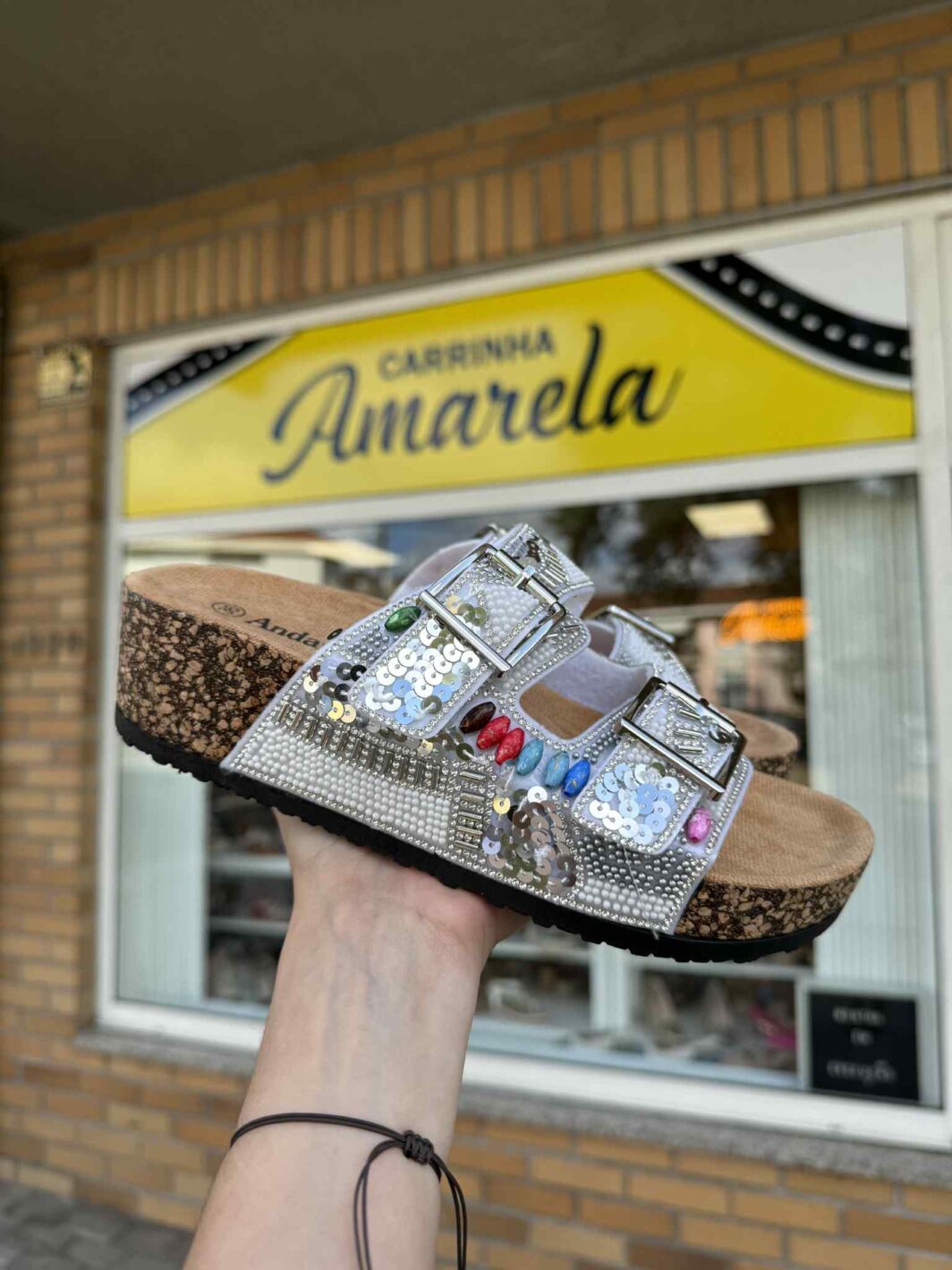 Chinelo de cunha com missangas - branco