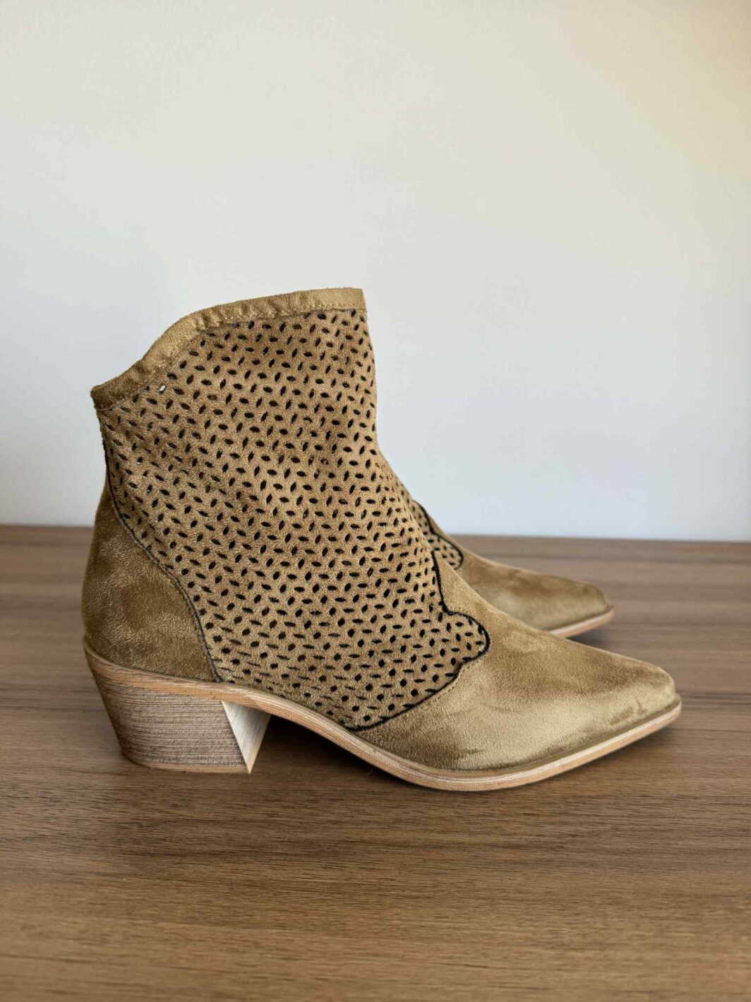 Botim Corina Furado Camel