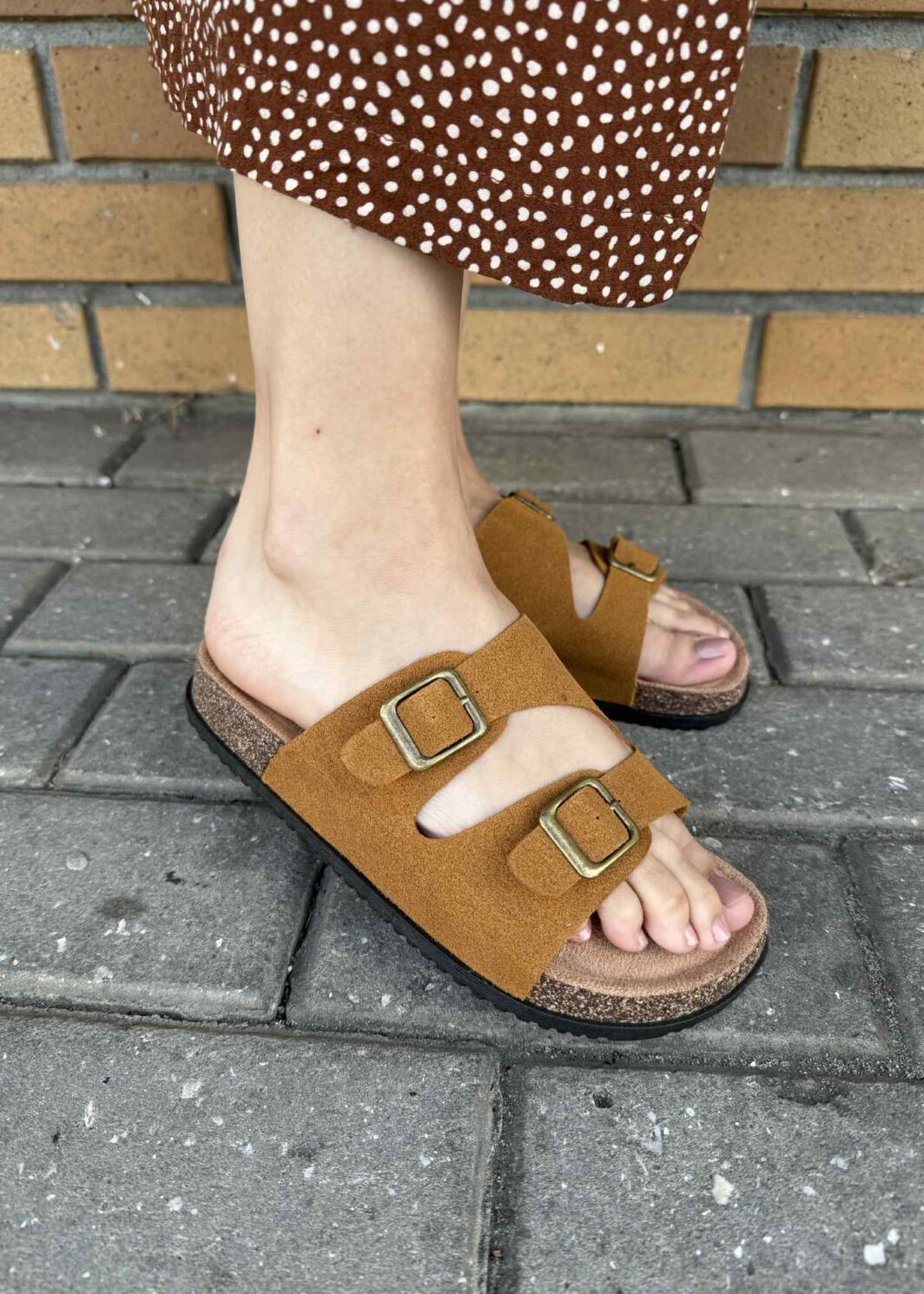 Chinelo Raso Fivelas - Camel
