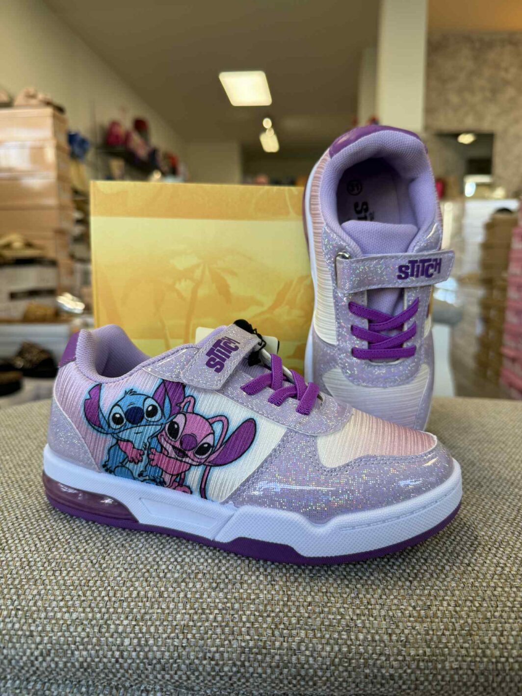 Sapatilha do Stitch com Luzes