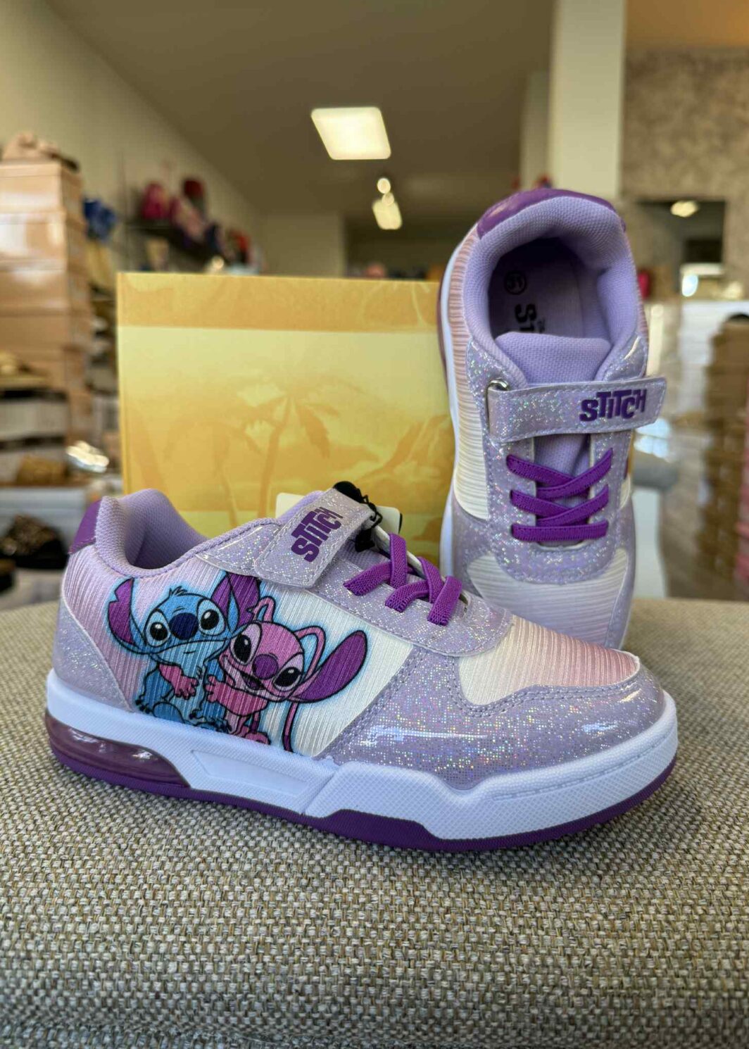 Sapatilha do Stitch com Luzes