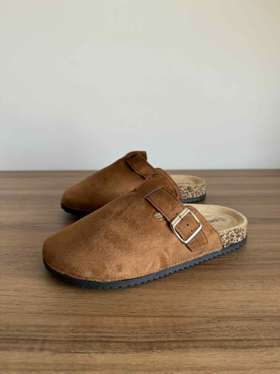 Clogs com fivela - Camel